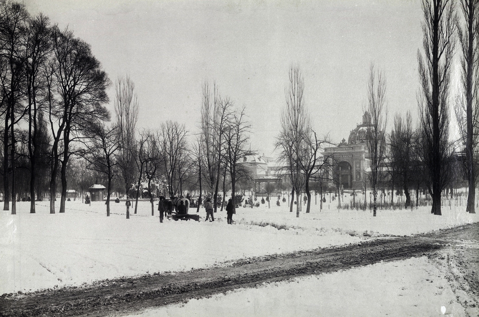 Hungary, Budapest XIV., "A városligeti egykori Iparcsarnok épülete az előtte lévő parkkal - Országos Általános Kiállítás csarnoka (lebontották). A felvétel 1890 után készült." A kép forrását kérjük így adja meg: Fortepan / Budapest Főváros Levéltára. Levéltári jelzet: HU.BFL.XV, 1900, Budapest Főváros Levéltára / Klösz György fényképei, Klösz György, Budapest, Christian Ulrich-design, Fortepan #82655