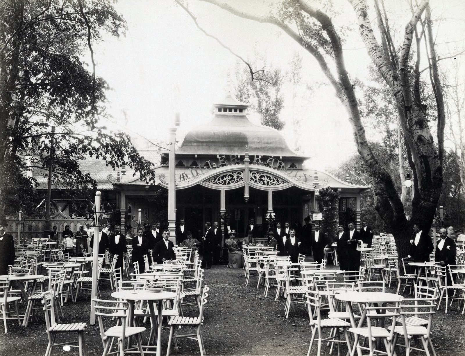 Magyarország, Városliget, Budapest XIV., "Millenniumi kiállítás: Alpár Ignác által tervezett Müller Károly cukrászdája. A felvétel 1896-ban készült." A kép forrását kérjük így adja meg: Fortepan / Budapest Főváros Levéltára. Levéltári jelzet: HU.BFL.XV.19.d.1.09.006, 1900, Budapest Főváros Levéltára / Klösz György fényképei, Klösz György, Budapest, Ezredéves Országos Kiállítás, Fortepan #82680