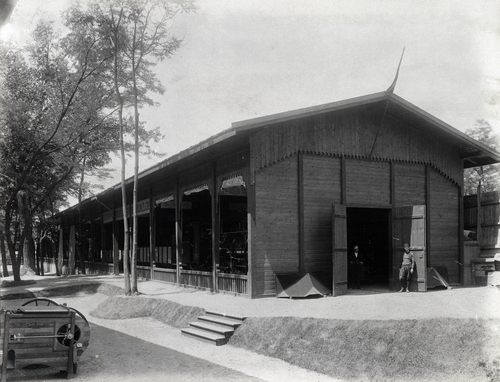 Magyarország, Városliget, Budapest XIV., "Millenniumi kiállítás: A boszniai közlekedési eszközöket bemutató pavilon. A felvétel 1896-ban készült." A kép forrását kérjük így adja meg: Fortepan / Budapest Főváros Levéltára. Levéltári jelzet: HU.BFL.XV.19.d.1.09.099, 1900, Budapest Főváros Levéltára / Klösz György fényképei, Klösz György, Budapest, Ezredéves Országos Kiállítás, Fortepan #82757