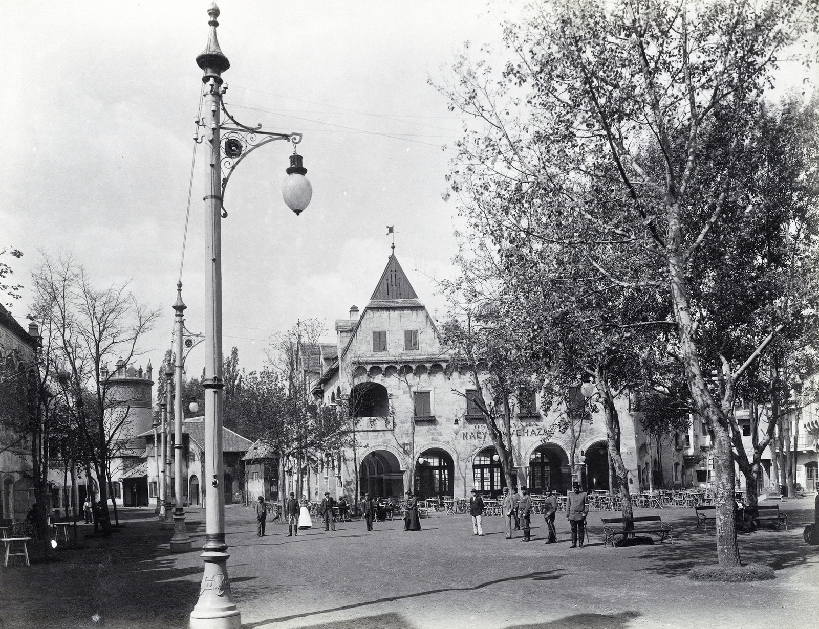 Hungary, Budapest XIV., "Millenniumi kiállítás: Az Ős-Budavára mulatókomplexum Nagykávéháza térrel. A felvétel 1896-ban készült." A kép forrását kérjük így adja meg: Fortepan / Budapest Főváros Levéltára. Levéltári jelzet: HU.BFL.XV.19.d.1.09.116, 1900, Budapest Főváros Levéltára / Klösz György fényképei, Klösz György, lamp post, coffee house, Budapest, Millennium Exhibition, Fortepan #82774