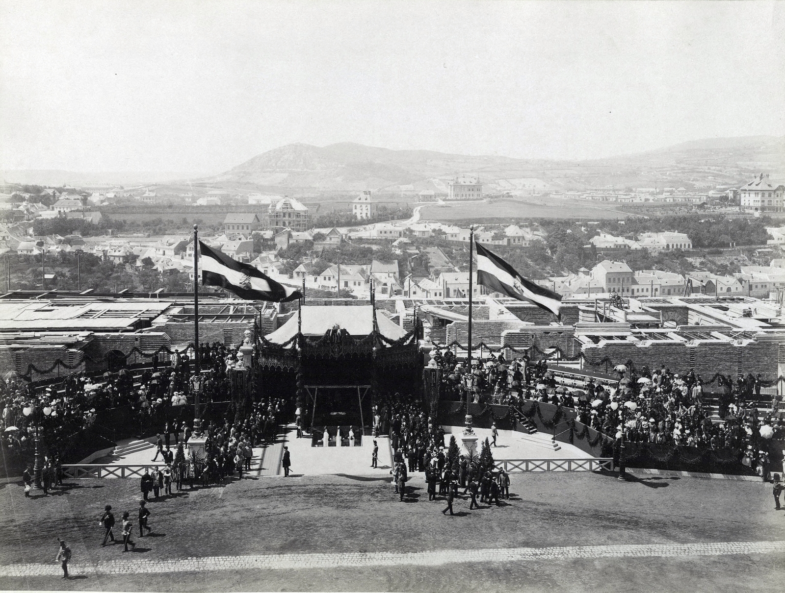 Hungary, Budapest I., &#34;Millenniumi kiállítás: Az új Királyi Palota (később Budavári Palota) alapkőletétele szemben a Naphegy panorámájával. A felvétel 1896. június 6-án készült.&#34; A kép forrását kérjük így adja meg: Fortepan / Budapest Főváros Levéltára. Levéltári jelzet: HU.BFL.XV.19.d.1.09.168, 1900, Budapest Főváros Levéltára / Klösz György fényképei, Klösz György, Budapest, Millennium Exhibition, Fortepan #82816