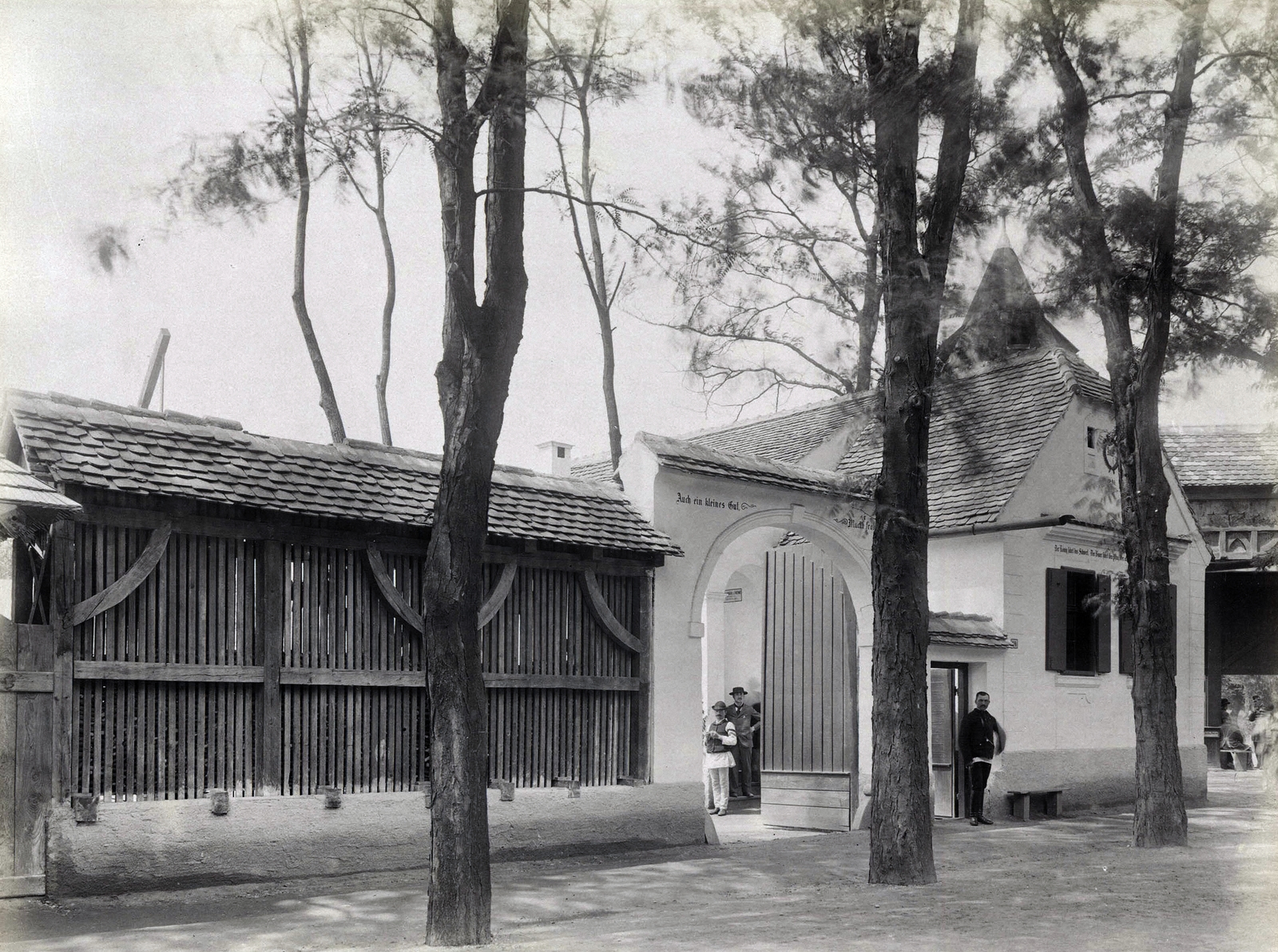 Hungary, Budapest XIV., "Millenniumi kiállítás: A Szeben megyei szász ház (Néprajzi Falu). A felvétel 1896-ban készült." A kép forrását kérjük így adja meg: Fortepan / Budapest Főváros Levéltára. Levéltári jelzet: HU.BFL.XV.19.d.1.09.186, 1900, Budapest Főváros Levéltára / Klösz György fényképei, Klösz György, Budapest, Millennium Exhibition, vernacular architecture, farmhouse, barn for storing maize, Fortepan #82834