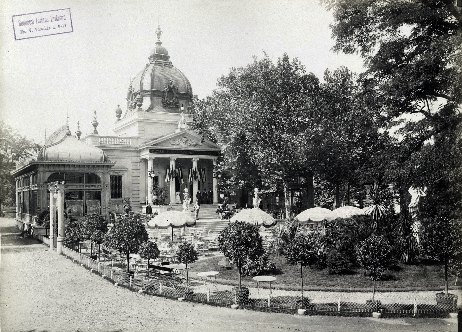 Hungary, Budapest XIV., "Millenniumi kiállítás: A Gerbeaud cukrászda (1885. évi világkiállításról, akkor király pavilon). A felvétel 1896-ban készült." A kép forrását kérjük így adja meg: Fortepan / Budapest Főváros Levéltára. Levéltári jelzet: HU.BFL.XV.19.d.1.10.004, 1900, Budapest Főváros Levéltára / Klösz György fényképei, Klösz György, Budapest, Millennium Exhibition, Fortepan #82853