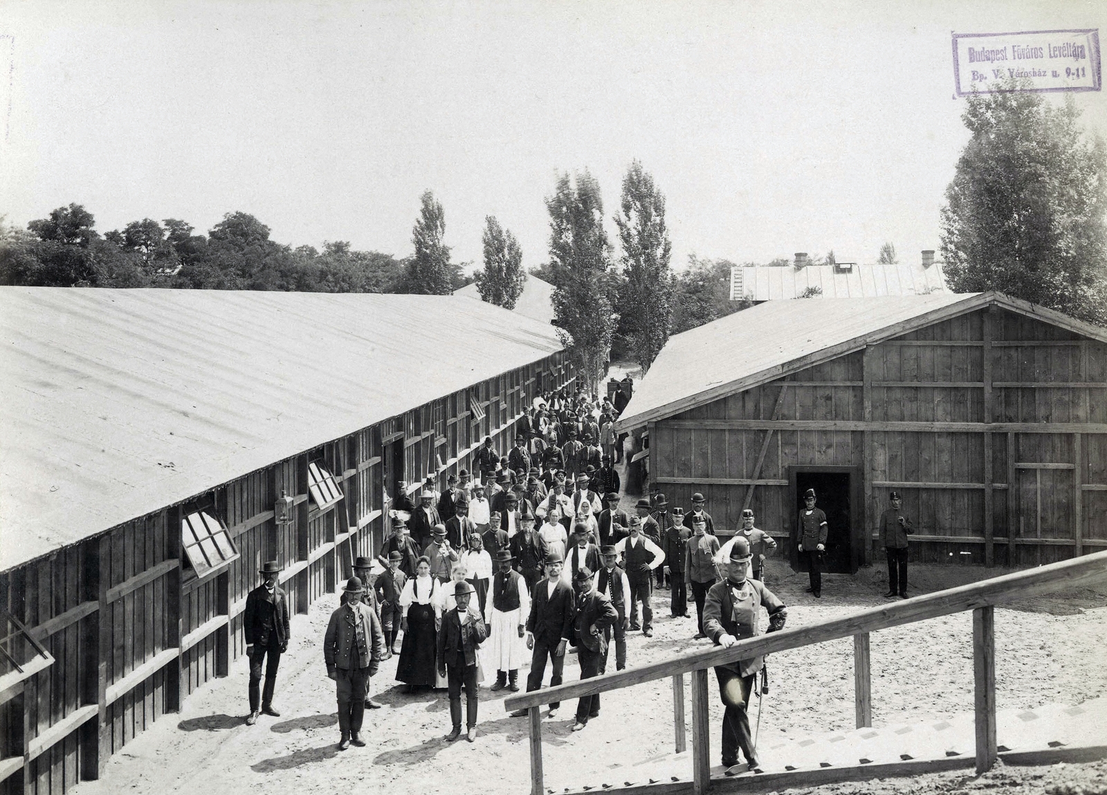 Hungary, Budapest XIV., Gizella út, a Millenniumi kiállítás látogatóinak elszállásolására épült barakktelep. A felvétel 1896-ban készült. A kép forrását kérjük így adja meg: Fortepan / Budapest Főváros Levéltára. Levéltári jelzet: HU.BFL.XV.19.d.1.10.022, 1900, Budapest Főváros Levéltára / Klösz György fényképei, Klösz György, Budapest, Millennium Exhibition, Fortepan #82871