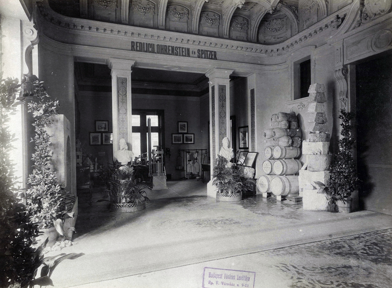Hungary, Budapest XIV., "Millenniumi kiállítás: Redlich Ohrenstein és Spitzer pavilonja. A felvétel 1896-ban készült." A kép forrását kérjük így adja meg: Fortepan / Budapest Főváros Levéltára. Levéltári jelzet: HU.BFL.XV.19.d.1.10.041, 1900, Budapest Főváros Levéltára / Klösz György fényképei, Klösz György, Queen Elisabeth-portrayal, Franz Joseph I of Austria portrayal, Budapest, Millennium Exhibition, Fortepan #82887