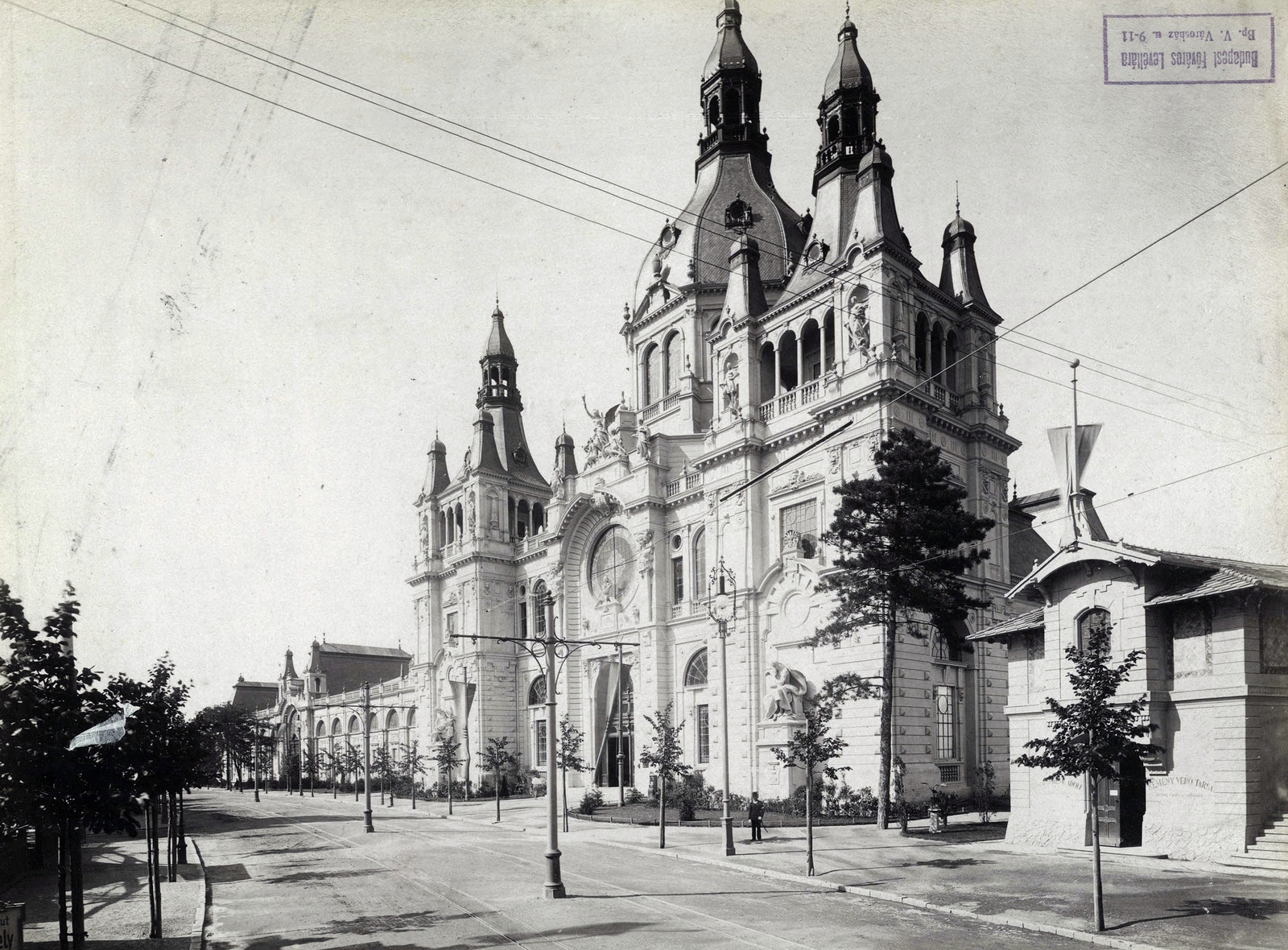 Hungary, Budapest XIV., "Millenniumi kiállítás: Magyar Állam Vasúti és Közlekedésügyi csarnok épülete. A felvétel 1896-ban készült." A kép forrását kérjük így adja meg: Fortepan / Budapest Főváros Levéltára. Levéltári jelzet: HU.BFL.XV.19.d.1.10.053, 1900, Budapest Főváros Levéltára / Klösz György fényképei, Klösz György, Budapest, Millennium Exhibition, Fortepan #82895
