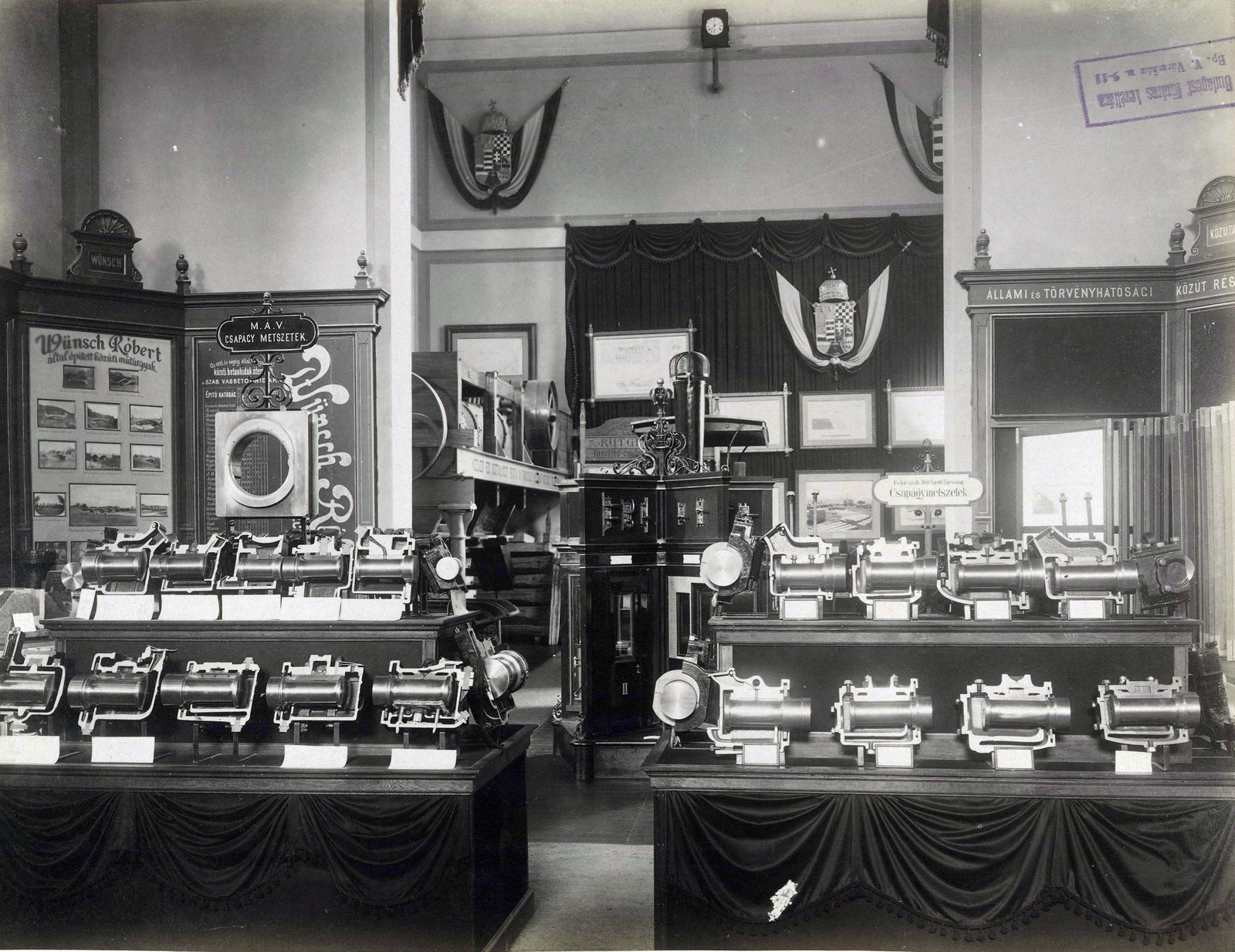 Hungary, Budapest XIV., "Millenniumi kiállítás: Magyar Államvasutak pavilonja kiállítási tárgyakkal (Iparcsarnok). A felvétel 1896-ban készült." A kép forrását kérjük így adja meg: Fortepan / Budapest Főváros Levéltára. Levéltári jelzet: HU.BFL.XV.19.d.1.10.102, 1900, Budapest Főváros Levéltára / Klösz György fényképei, Klösz György, Hungarian Railways, flag, Budapest, national emblem, Millennium Exhibition, Fortepan #82939