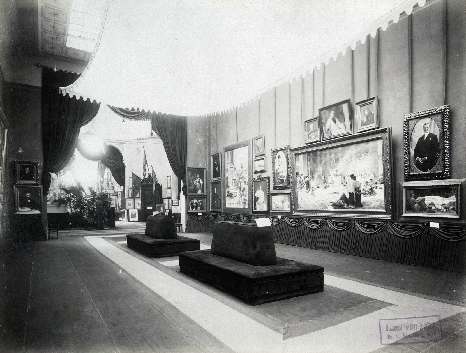 Hungary, Budapest XIV., "Millenniumi kiállítás: Horvát műcsarnok kiállítóterme szobrokkal és festményekkel. A felvétel 1896-ban készült." A kép forrását kérjük így adja meg: Fortepan / Budapest Főváros Levéltára. Levéltári jelzet: HU.BFL.XV.19.d.1.10.226, 1900, Budapest Főváros Levéltára / Klösz György fényképei, Klösz György, painting, Budapest, Millennium Exhibition, Fortepan #83060
