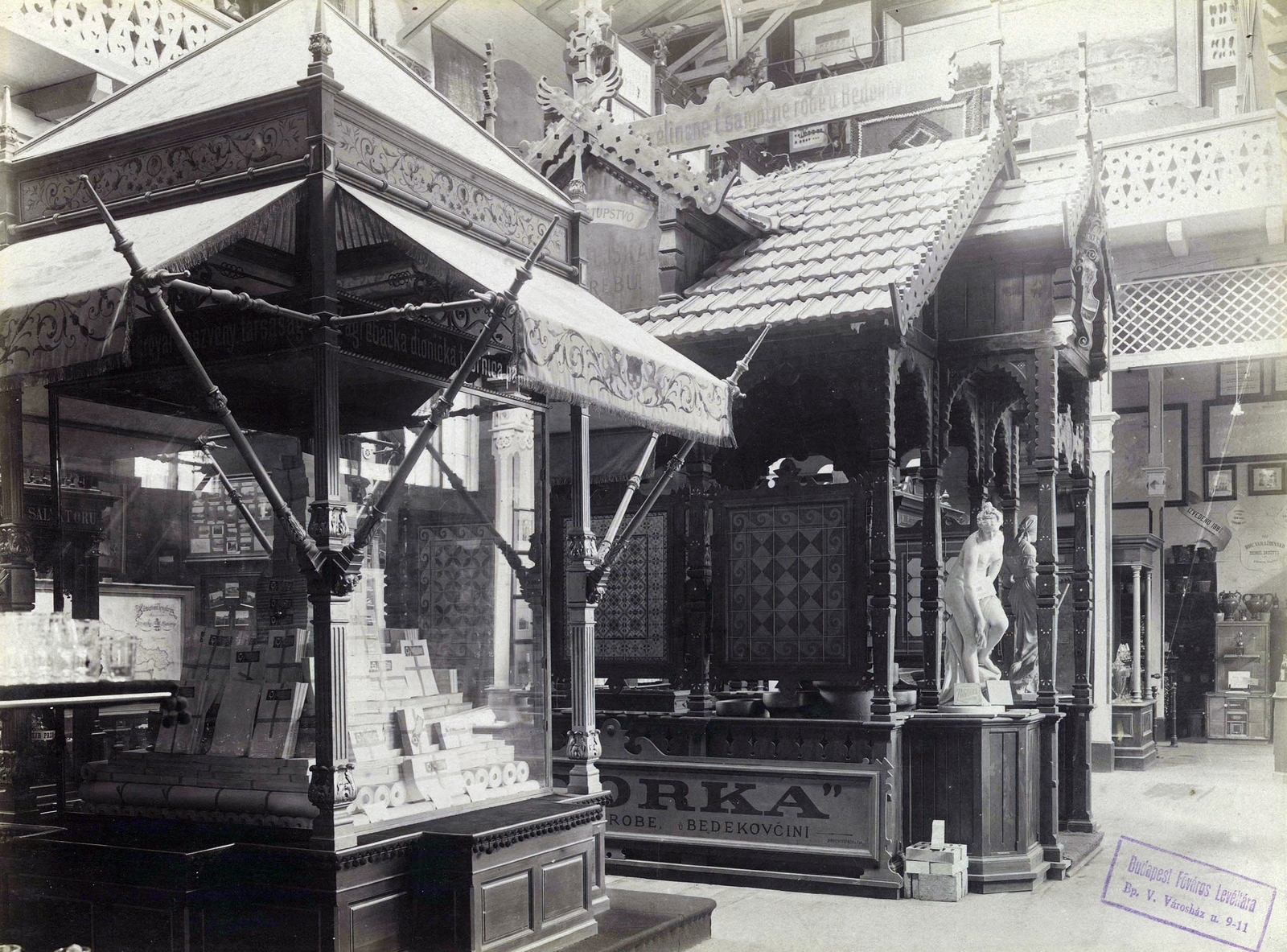 Hungary, Budapest XIV., Millenniumi kiállítás: Horvát Iparcsarnok, papír- és kerámiaipar bemutatója. A felvétel 1896-ban készült. A kép forrását kérjük így adja meg: Fortepan / Budapest Főváros Levéltára. Levéltári jelzet: HU.BFL.XV.19.d.1.10.242, 1900, Budapest Főváros Levéltára / Klösz György fényképei, Klösz György, Budapest, Millennium Exhibition, Fortepan #83076