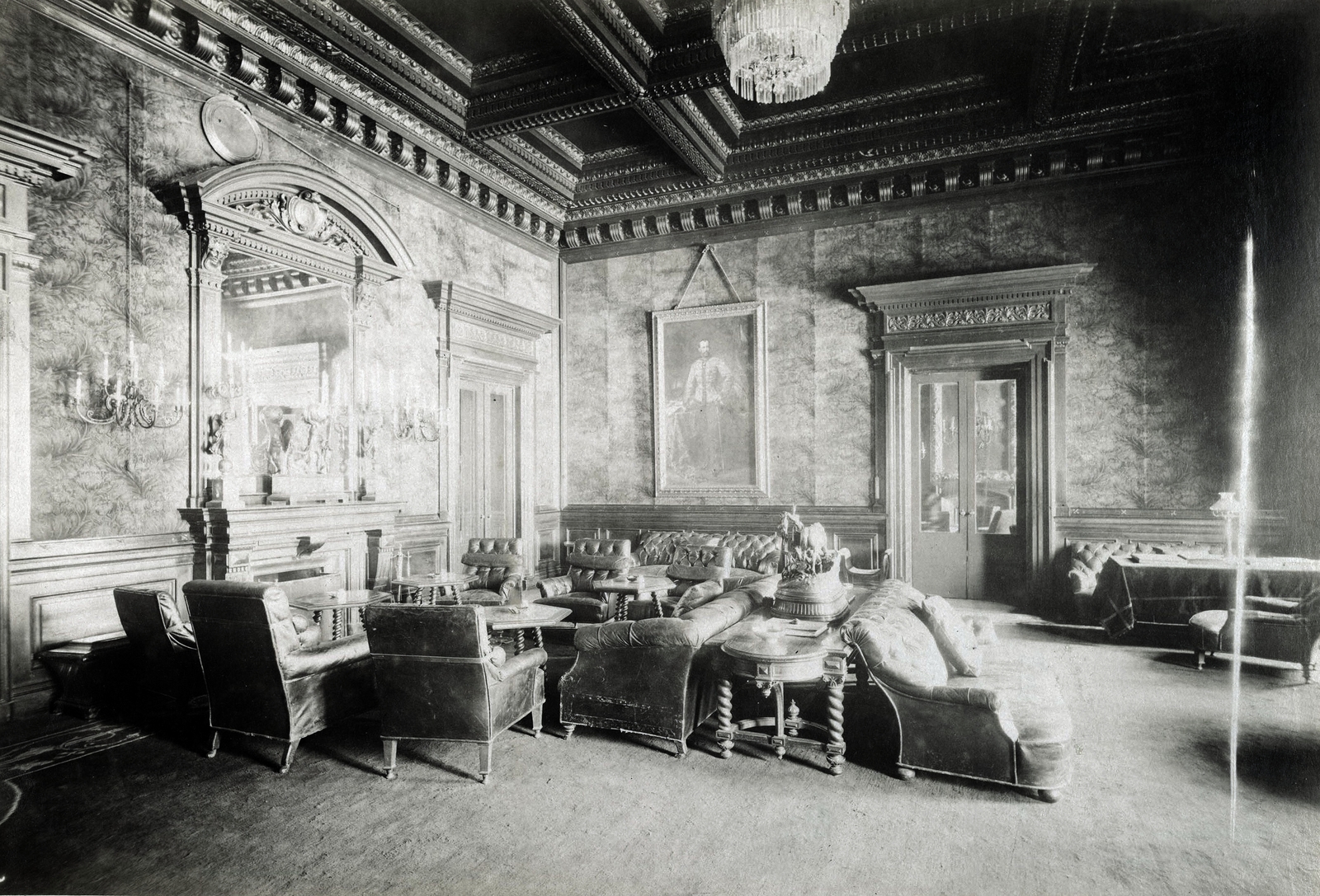 Hungary, Budapest V., a Kossuth Lajos utca - Szép utca sarkán álló Nemzeti Casino (Cziráky-palota) nagyterme. Szemben a falon Benczúr Gyula alkotása: Rudolf trónörökös portréja. A felvétel 1895-1899 között készült. A kép forrását kérjük így adja meg: Fortepan / Budapest Főváros Levéltára. Levéltári jelzet: HU.BFL.XV.19.d.1.11.003, 1900, Budapest Főváros Levéltára / Klösz György fényképei, Klösz György, Budapest, Fortepan #83095
