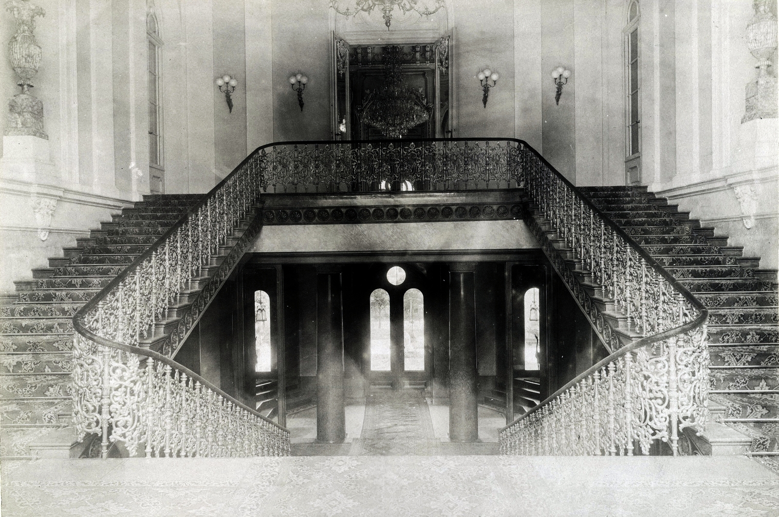 Hungary, Budapest I., Krisztina körút 55., a Karátsonyi-palota (lebontották) lépcsőháza. A felvétel 1895-1899 között készült. A kép forrását kérjük így adja meg: Fortepan / Budapest Főváros Levéltára. Levéltári jelzet: HU.BFL.XV.19.d.1.11.071, 1900, Budapest Főváros Levéltára / Klösz György fényképei, Klösz György, stairs, Budapest, disappeared, Fortepan #83163