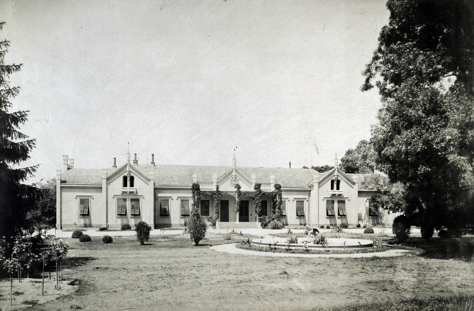 Hungary, Tordas, Dréher Antal kastélyának főhomlokzata. A felvétel 1895-1899 között készült. A kép forrását kérjük így adja meg: Fortepan / Budapest Főváros Levéltára. Levéltári jelzet: HU.BFL.XV.19.d.1.11.094, 1900, Budapest Főváros Levéltára / Klösz György fényképei, Klösz György, castle, Fortepan #83186