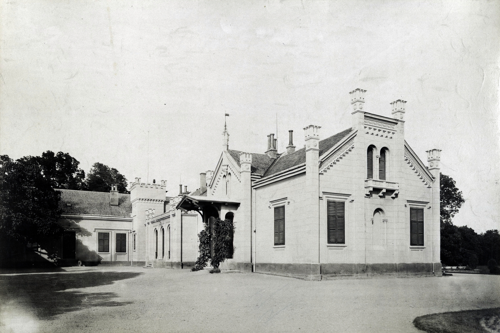 Hungary, Tordas, Dréher Antal kastélyának oldalnézete. A felvétel 1895-1899 között készült. A kép forrását kérjük így adja meg: Fortepan / Budapest Főváros Levéltára. Levéltári jelzet: HU.BFL.XV.19.d.1.11.095, 1900, Budapest Főváros Levéltára / Klösz György fényképei, Klösz György, castle, Fortepan #83187