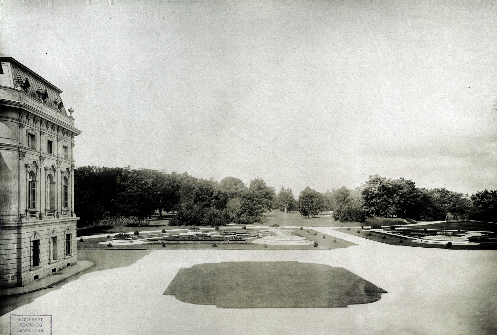 Hungary,Lake Balaton, Keszthely, a Festetics-kastély parkja. A felvétel 1895-1899 között készült. A kép forrását kérjük így adja meg: Fortepan / Budapest Főváros Levéltára. Levéltári jelzet: HU.BFL.XV.19.d.1.11.125, 1900, Budapest Főváros Levéltára / Klösz György fényképei, Klösz György, museum, Baroque-style, palace, Viktor Rumpelmayer-design, Gustav Haas-design, Maximilian Paschkisch-design, Fortepan #83217