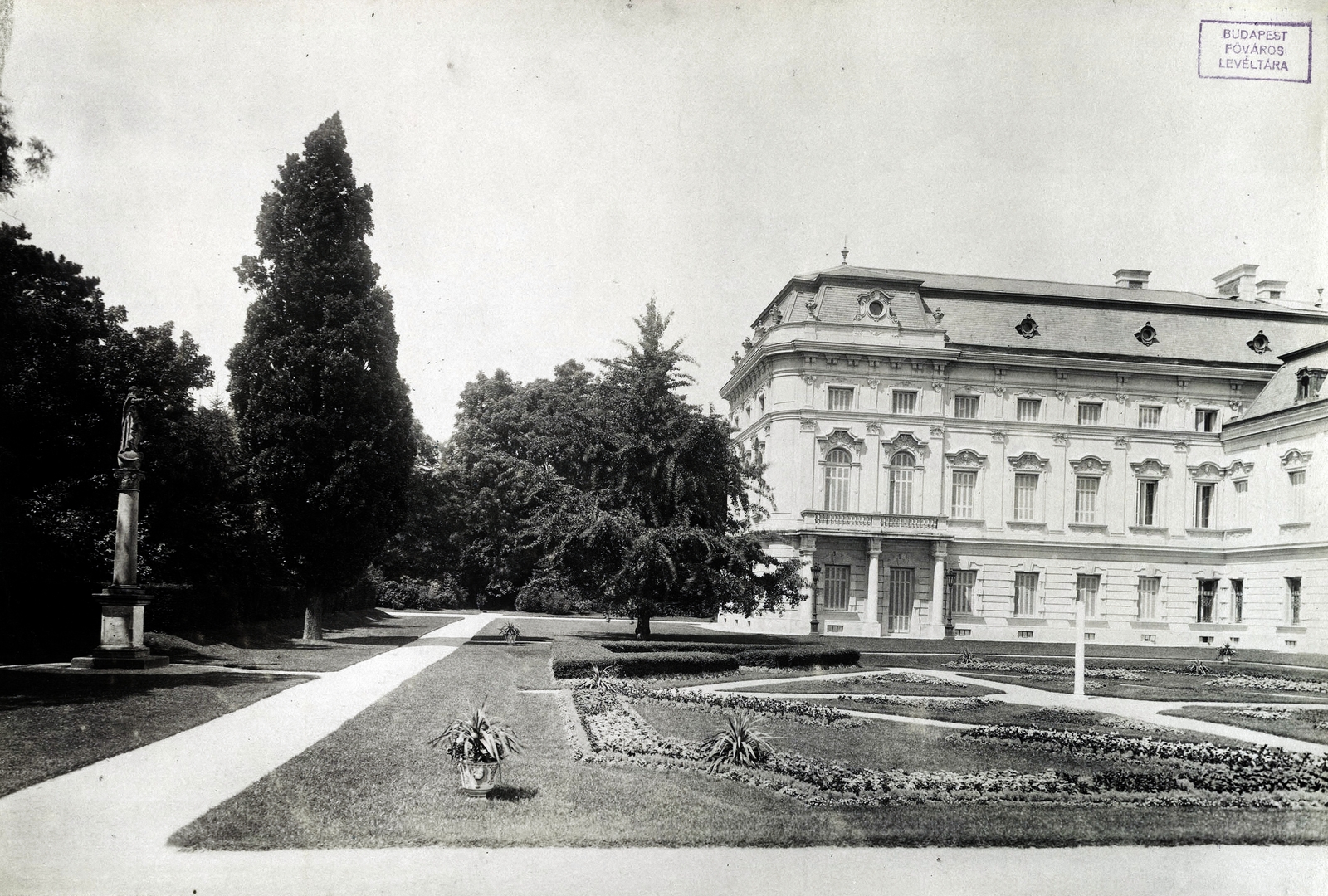 Hungary,Lake Balaton, Keszthely, Festetics-kastély és parkja. A felvétel 1895-1899 között készült. A kép forrását kérjük így adja meg: Fortepan / Budapest Főváros Levéltára. Levéltári jelzet: HU.BFL.XV.19.d.1.11.128, 1900, Budapest Főváros Levéltára / Klösz György fényképei, Klösz György, museum, Baroque-style, palace, Viktor Rumpelmayer-design, Gustav Haas-design, Maximilian Paschkisch-design, Fortepan #83220