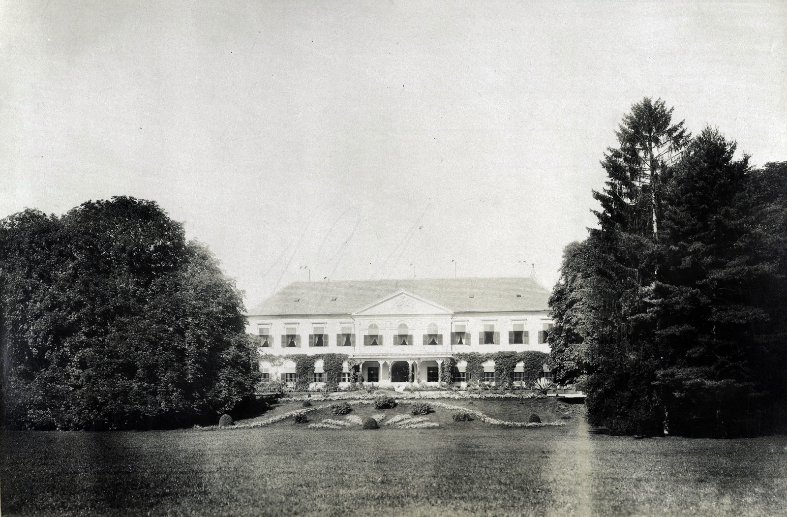 Austria, Nikitsch, a Zichy-Meskó-kastély elölnézete. A felvétel 1895-1899 között készült. A kép forrását kérjük így adja meg: Fortepan / Budapest Főváros Levéltára. Levéltári jelzet: HU.BFL.XV.19.d.1.11.186, 1900, Budapest Főváros Levéltára / Klösz György fényképei, Klösz György, castle, Fortepan #83278