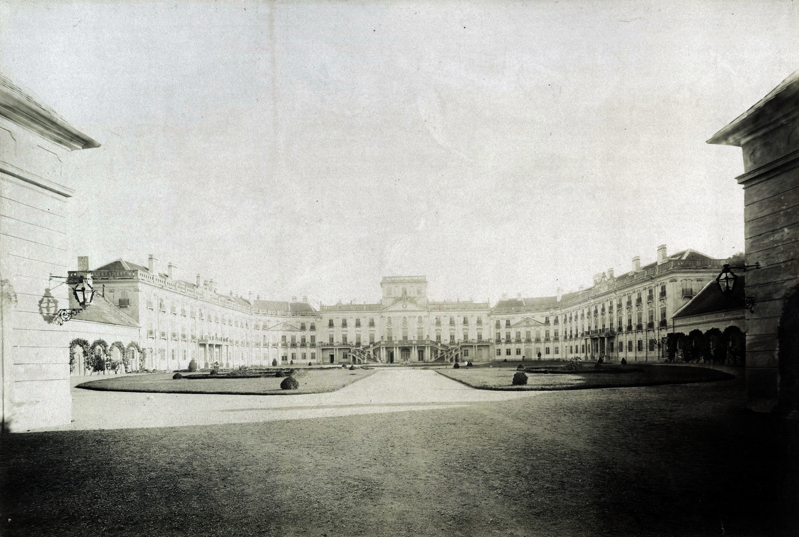 Hungary, Fertőd, (Eszterháza), Esterházy-kastély. A felvétel 1895-1899 között készült. A kép forrását kérjük így adja meg: Fortepan / Budapest Főváros Levéltára. Levéltári jelzet: HU.BFL.XV.19.d.1.12.009, 1900, Budapest Főváros Levéltára / Klösz György fényképei, Klösz György, castle, palace, rococo architecture, Melchior Hefele-design, Johann Ferdinand Mödlhammer-design, Fortepan #83313