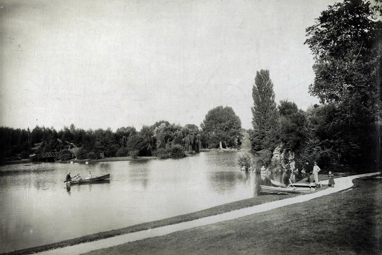 Hungary, Nádasdladány, a Nádasdy-kastély parkja. A felvétel 1895-1899 között készült. A kép forrását kérjük így adja meg: Fortepan / Budapest Főváros Levéltára. Levéltári jelzet: HU.BFL.XV.19.d.1.12.024, 1900, Budapest Főváros Levéltára / Klösz György fényképei, Klösz György, castle, lake, Fortepan #83328