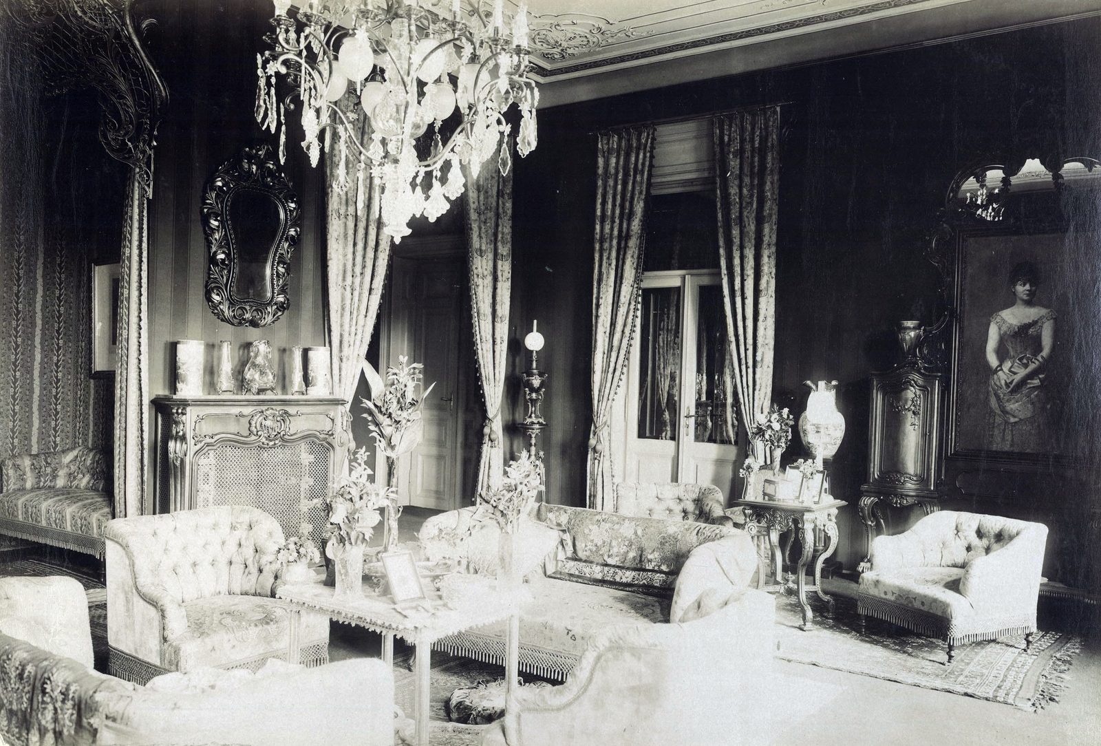 Hungary, Tóalmás, Beretvás Endre kastélya (Andrássy-kastély), nagyszalon. A felvétel 1895-1899 között készült. A kép forrását kérjük így adja meg: Fortepan / Budapest Főváros Levéltára. Levéltári jelzet: HU.BFL.XV.19.d.1.12.038, 1900, Budapest Főváros Levéltára / Klösz György fényképei, Klösz György, interior, chandelier, Fortepan #83342