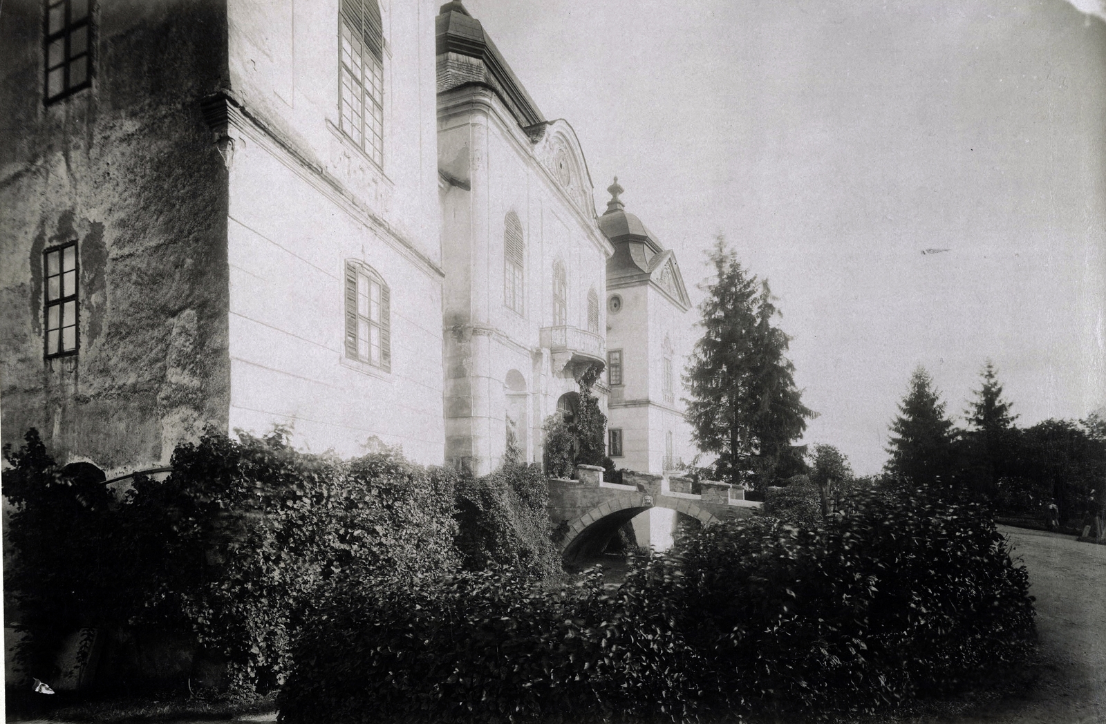 Slovakia, Halič, várkastély (ekkor Wenckheim Ferenc tulajdona). A felvétel 1898 után készült. A kép forrását kérjük így adja meg: Fortepan / Budapest Főváros Levéltára. Levéltári jelzet: HU.BFL.XV.19.d.1.12.091, 1900, Budapest Főváros Levéltára / Klösz György fényképei, Klösz György, Baroque-style, palace, castle, Andreas Mayerhoffer-design, Fortepan #83396