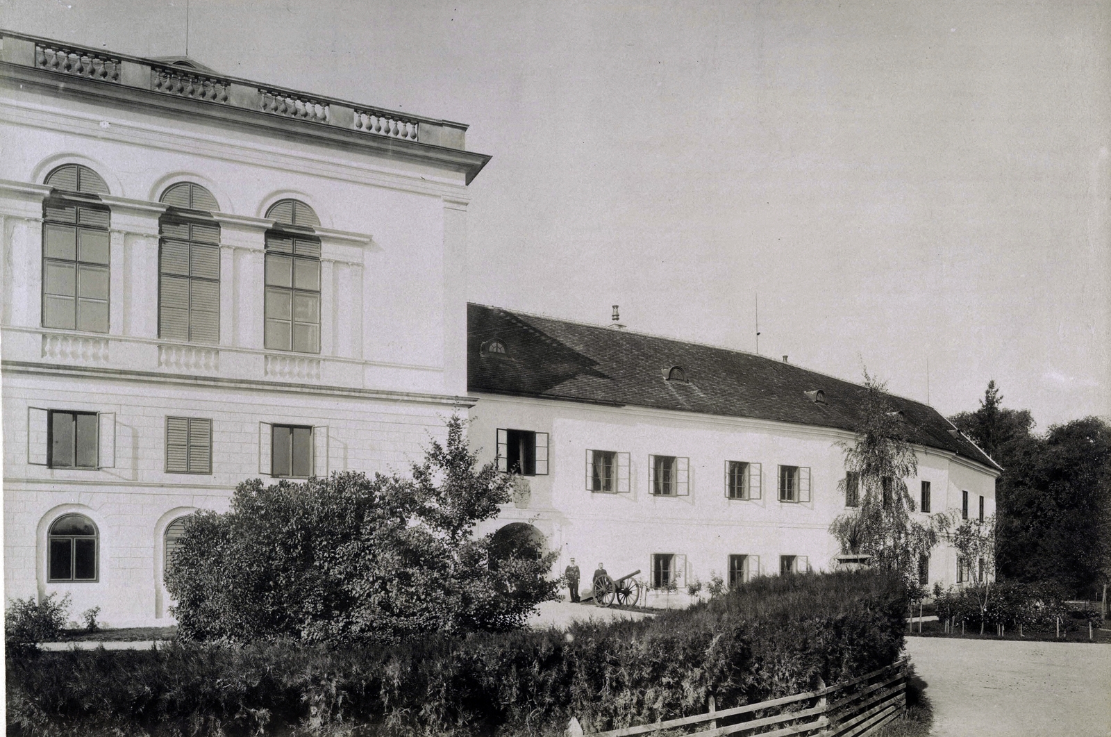 Slovakia, Topoľčianky, József Ágost főherceg kastélyának oldalnézete. A felvétel 1895-1899 között készült. A kép forrását kérjük így adja meg: Fortepan / Budapest Főváros Levéltára. Levéltári jelzet: HU.BFL.XV.19.d.1.12.096, 1900, Budapest Főváros Levéltára / Klösz György fényképei, Klösz György, mansion, Fortepan #83401