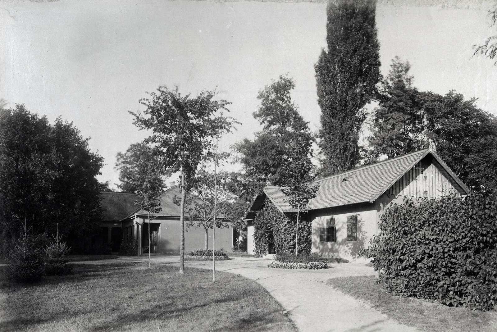 Hungary, Dánszentmiklós, dr. Wekerle Sándor dánosi birtoka. A felvétel 1895-1899 között készült. A kép forrását kérjük így adja meg: Fortepan / Budapest Főváros Levéltára. Levéltári jelzet: HU.BFL.XV.19.d.1.12.141, 1900, Budapest Főváros Levéltára / Klösz György fényképei, Klösz György, wood, Fortepan #83445