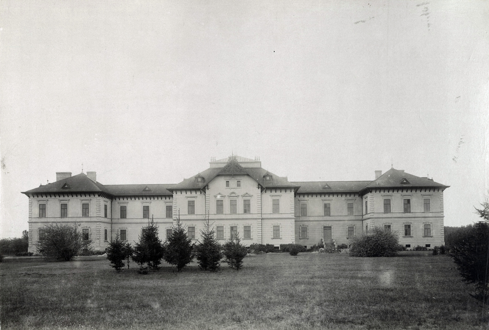Hungary, Ópusztaszer, (ekkor Sövényháza) Pallavicini-kastély. A felvétel 1895-1899 között készült. A kép forrását kérjük így adja meg: Fortepan / Budapest Főváros Levéltára. Levéltári jelzet: HU.BFL.XV.19.d.1.12.168, 1900, Budapest Főváros Levéltára / Klösz György fényképei, Klösz György, castle, Fortepan #83472