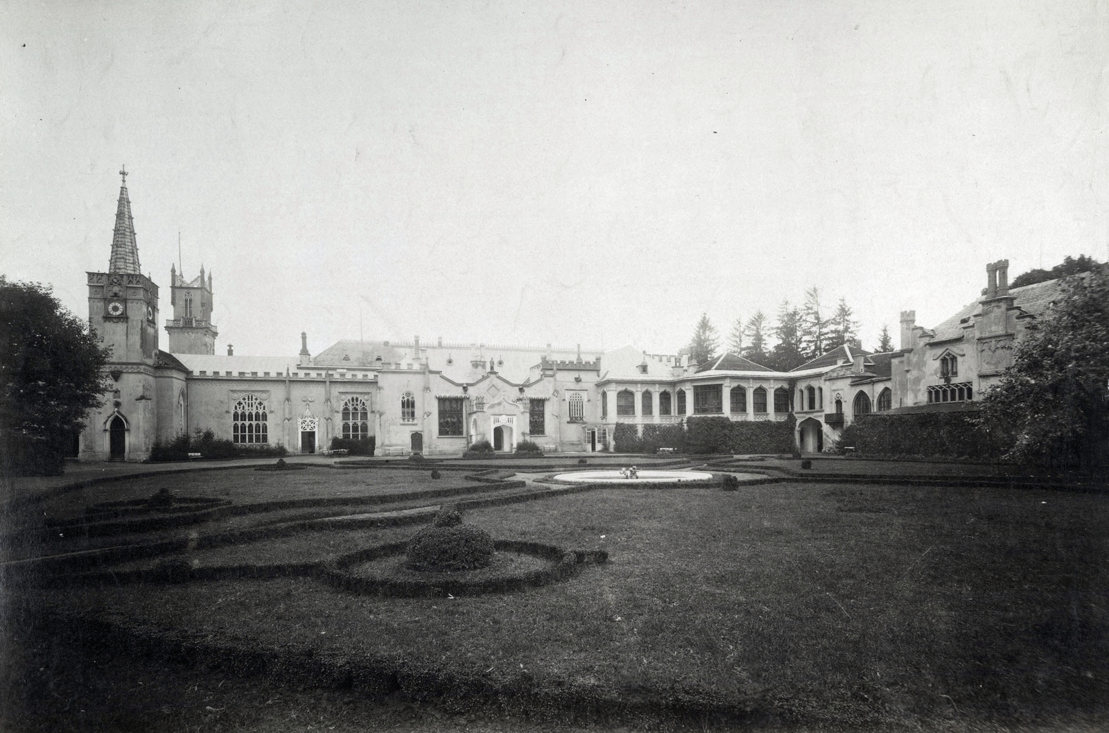 Slovakia, Parchovany, gróf Andrássy Géza kastélya a park felől nézve. A felvétel 1895-1899 között készült. A kép forrását kérjük így adja meg: Fortepan / Budapest Főváros Levéltára. Levéltári jelzet: HU.BFL.XV.19.d.1.12.179, 1900, Budapest Főváros Levéltára / Klösz György fényképei, Klösz György, castle, Fortepan #83483