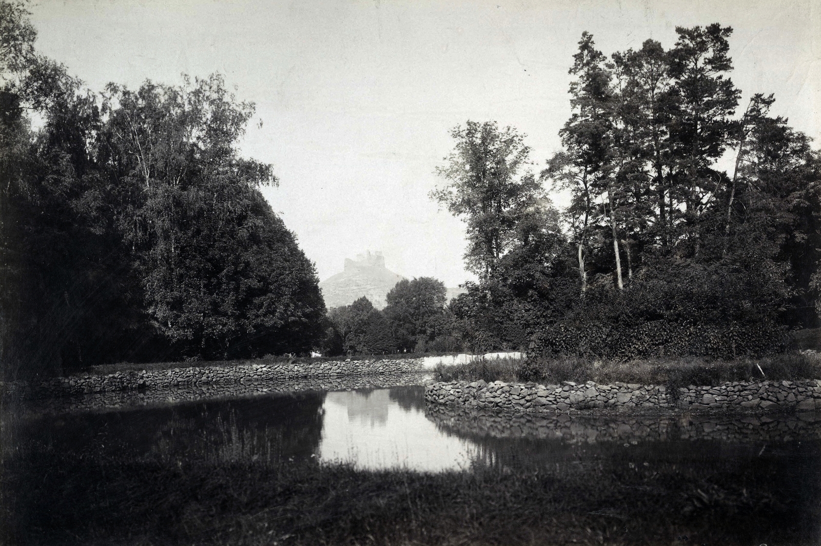 Hungary, Boldogkőváralja, a Péchy-Zichy-kastély parkrészlete. A felvétel 1895-1899 között készült. A kép forrását kérjük így adja meg: Fortepan / Budapest Főváros Levéltára. Levéltári jelzet: HU.BFL.XV.19.d.1.12.181, 1900, Budapest Főváros Levéltára / Klösz György fényképei, Klösz György, castle ruins, Fortepan #83485