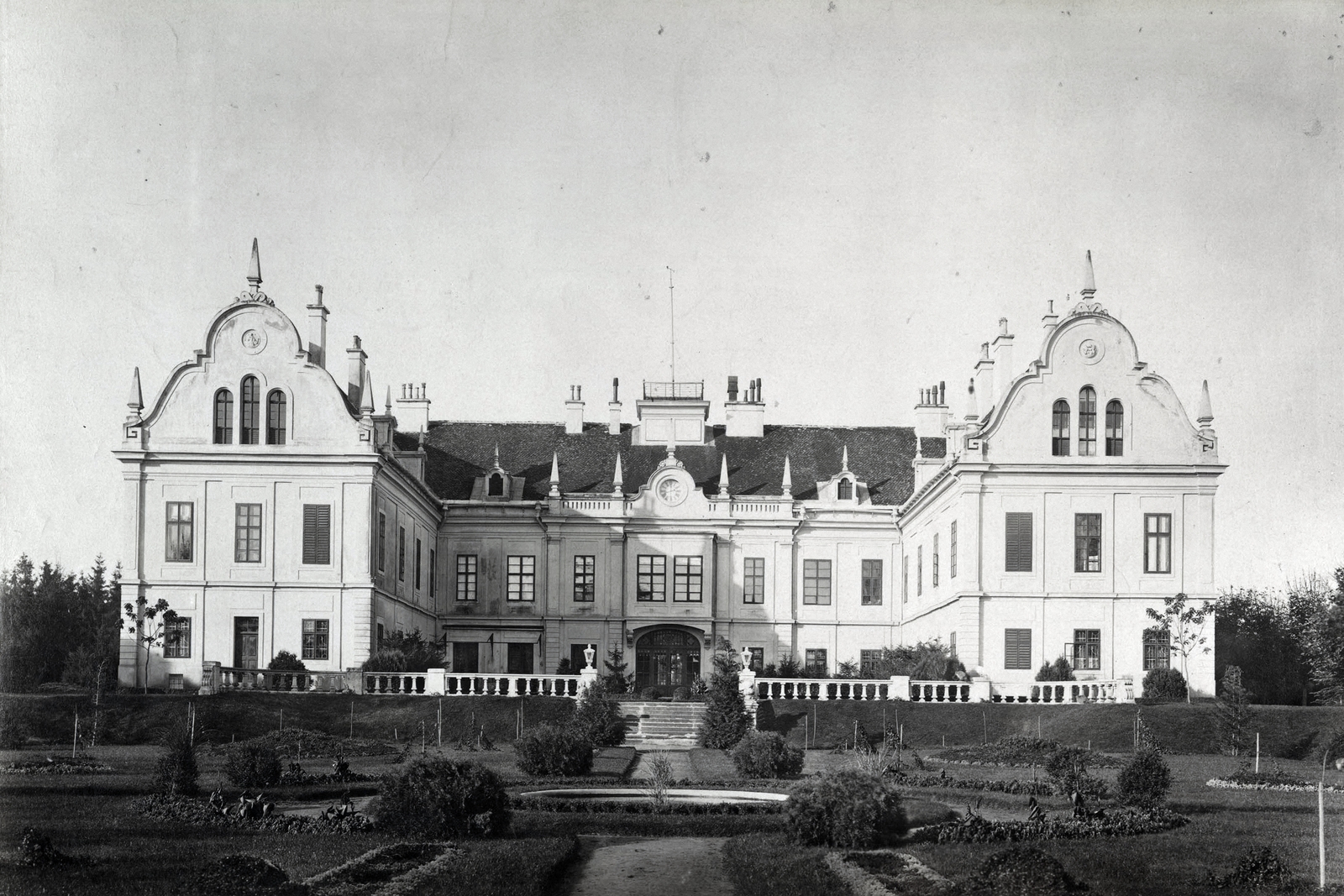 Magyarország, Tőketerebes, Andrássy Tivadar gróf barokk kastélyának hátsó nézete. A felvétel 1895-1899 között készült. A kép forrását kérjük így adja meg: Fortepan / Budapest Főváros Levéltára. Levéltári jelzet: HU.BFL.XV.19.d.1.12.183, 1900, Budapest Főváros Levéltára / Klösz György fényképei, Klösz György, kastély, Best of, Fortepan #83487