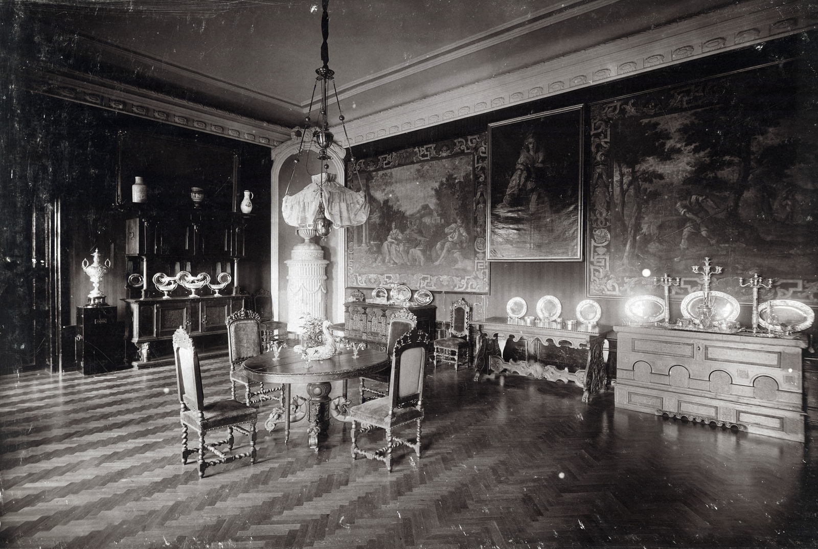 Hungary, Trebišov, Andrássy Tivadar gróf barokk kastélyának ebédlője. A felvétel 1895-1899 között készült. A kép forrását kérjük így adja meg: Fortepan / Budapest Főváros Levéltára. Levéltári jelzet: HU.BFL.XV.19.d.1.12.193, 1900, Budapest Főváros Levéltára / Klösz György fényképei, Klösz György, interior, chandelier, candlestick, serving cupboard, Fortepan #83497