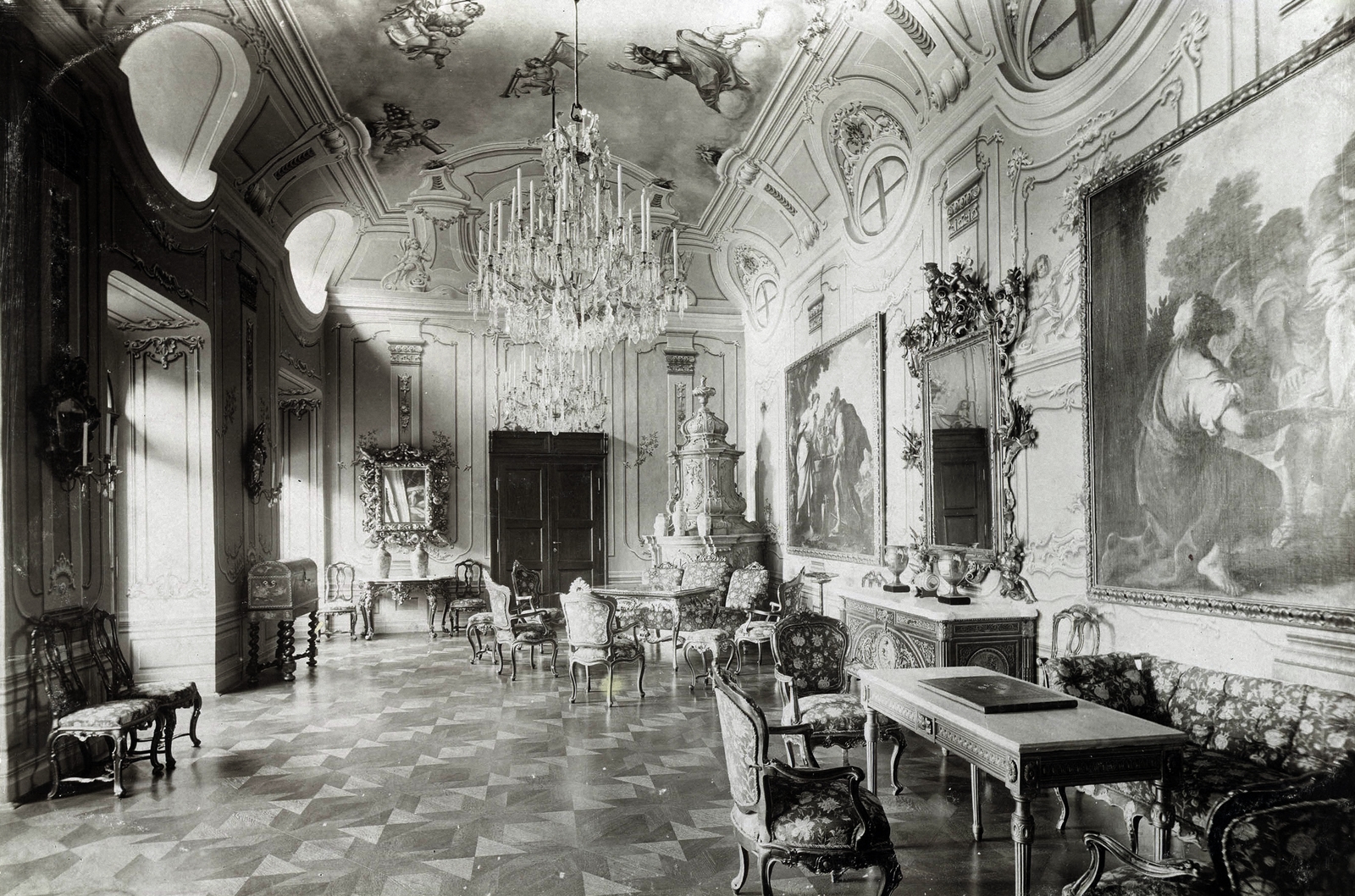 Slovenia, Murska Sobota, a Szapáry-kastély díszterme (nagy szalon I.). A felvétel 1895-1899 között készült. A kép forrását kérjük így adja meg: Fortepan / Budapest Főváros Levéltára. Levéltári jelzet: HU.BFL.XV.19.d.1.12.199, 1900, Budapest Főváros Levéltára / Klösz György fényképei, Klösz György, mirror, painting, interior, chandelier, fresco, Fortepan #83503