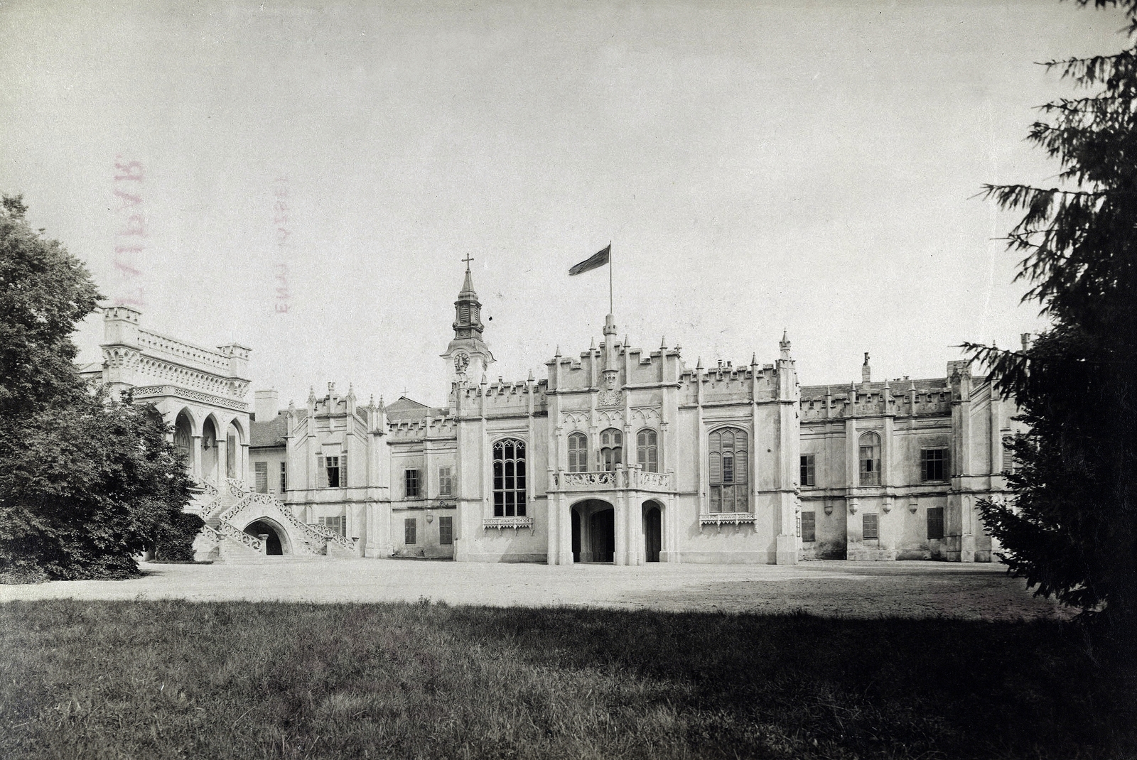 Magyarország, Martonvásár, a Brunszvik- (ekkor Dréher-) kastély elölnézete. A felvétel 1898 körül készült. A kép forrását kérjük így adja meg: Fortepan / Budapest Főváros Levéltára. Levéltári jelzet: HU.BFL.XV.19.d.1.13.060, 1900, Budapest Főváros Levéltára / Klösz György fényképei, Klösz György, kastély, Fortepan #83571