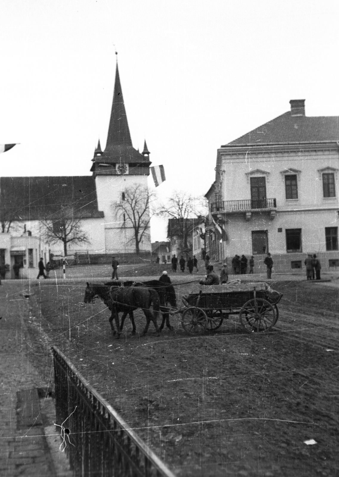 Romania,Transylvania, Huedin, református templom., 1940, Ebner, church, Horse-drawn carriage, street view, Fortepan #83606