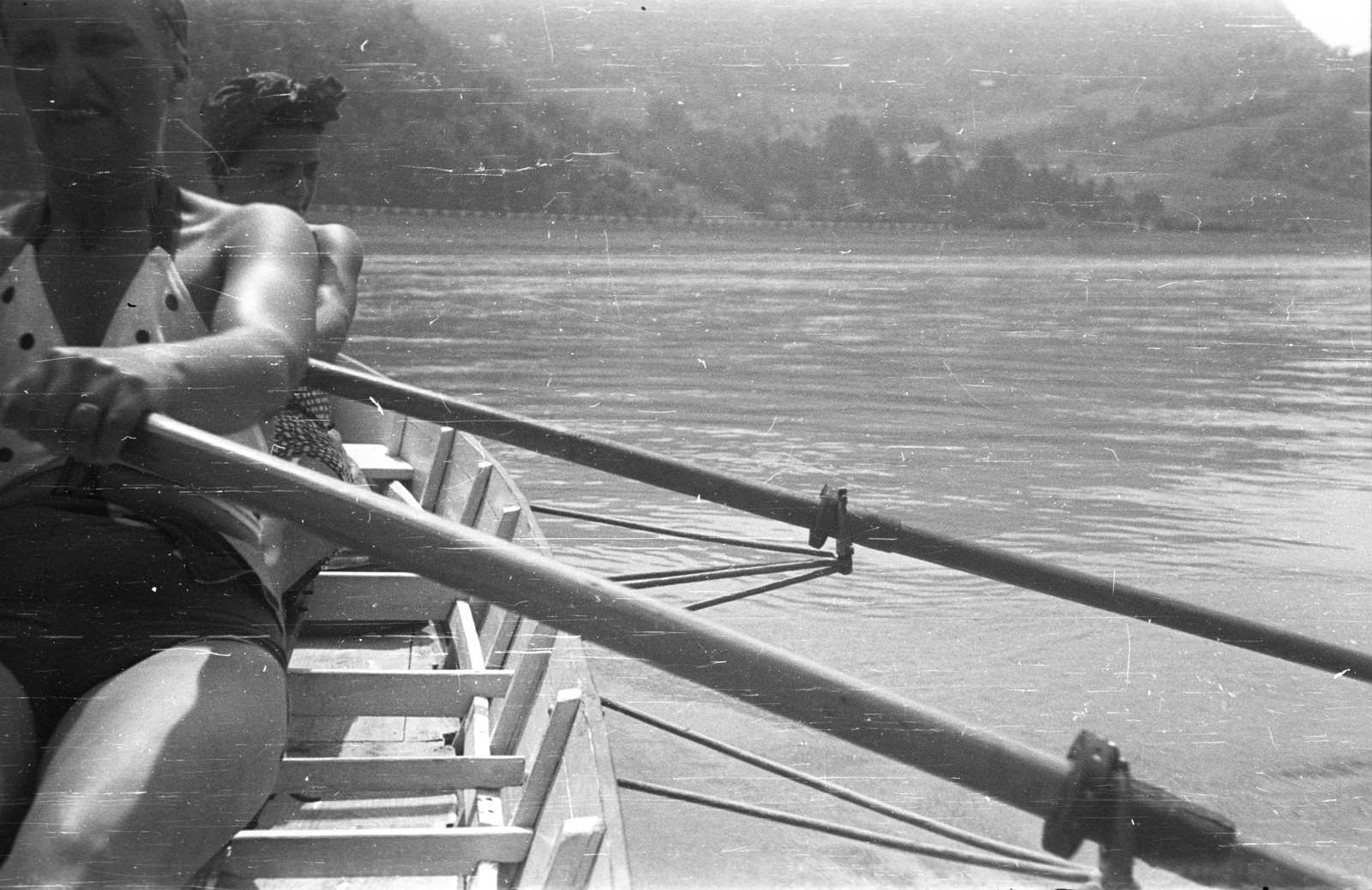 Hungary,Danube Bend, a felvétel a Szentendrei-sziget csúcsánál készült, szemben a 11-es főút Visegrád előtt., 1943, Ebner, paddling, Fortepan #83622