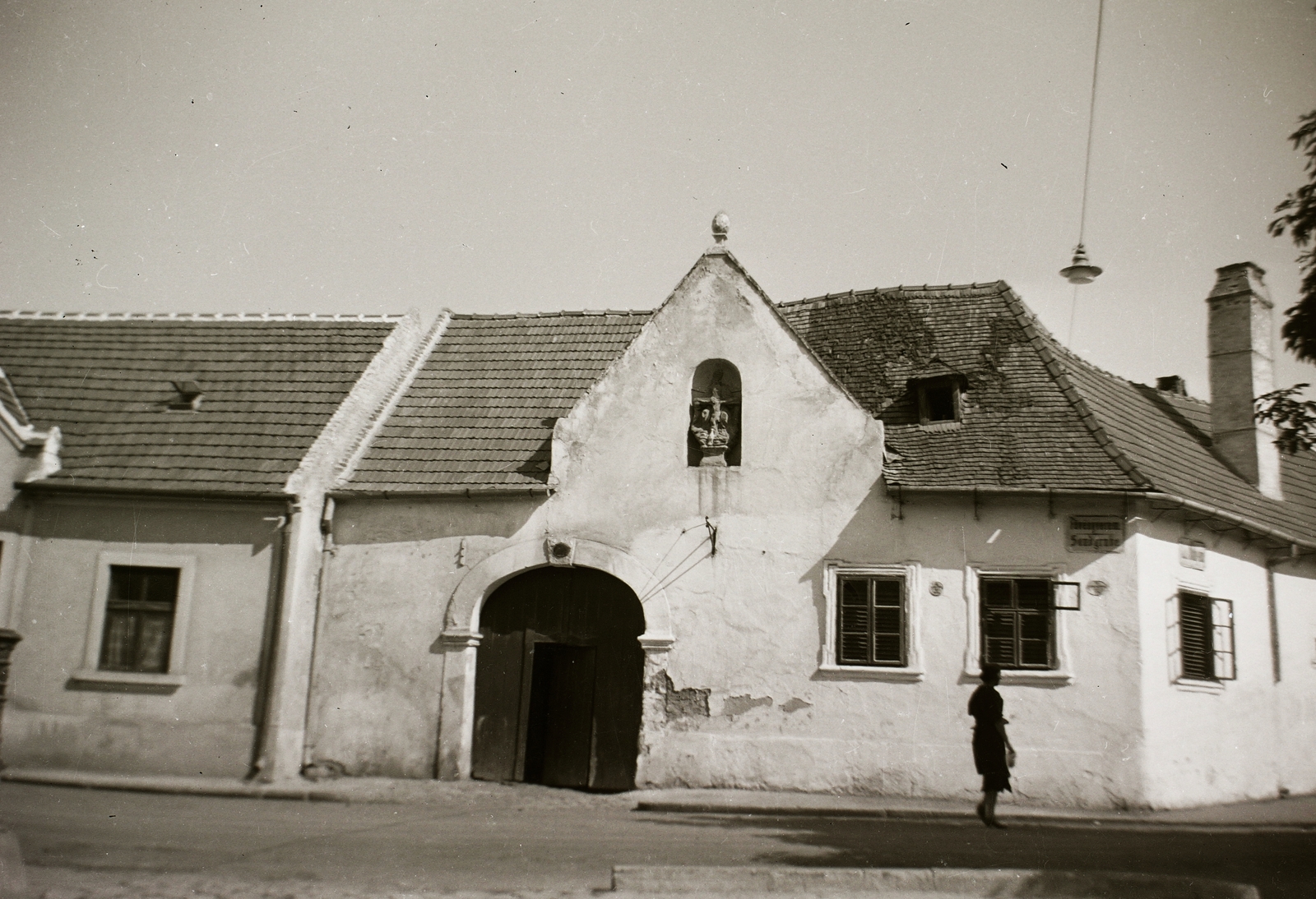 Magyarország, Sopron, Fövényverem - Szent Mihály utca sarok, Poncichter-ház., 1939, Ebner, szoborfülke, Fortepan #83630