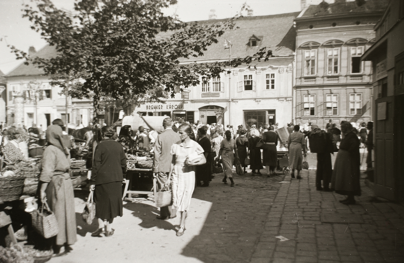 Magyarország, Sopron, Kisvárkerület, piac, jobb oldalon a mára lebontott Húscsarnok épülete., 1939, Ebner, piac, Fortepan #83644