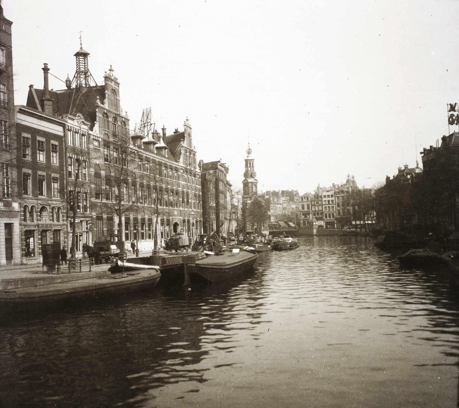 Netherlands, Amsterdam, Singel csatorna, háttérben a Munt torony (Munttoren)., 1923, Ebner, tower, renaissance, canal, bell tower, Hendrick de Keyser-design, Fortepan #83673