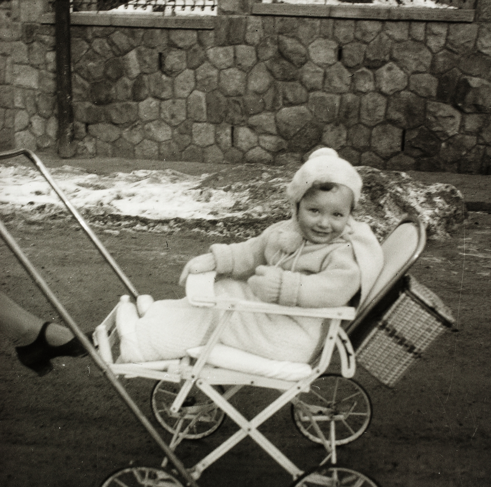 Hungary, Budapest XII., Tóth Lőrinc utca., 1933, Ebner, baby carriage, smile, kid, Budapest, Cyclopean masonry, freestone, Fortepan #83726