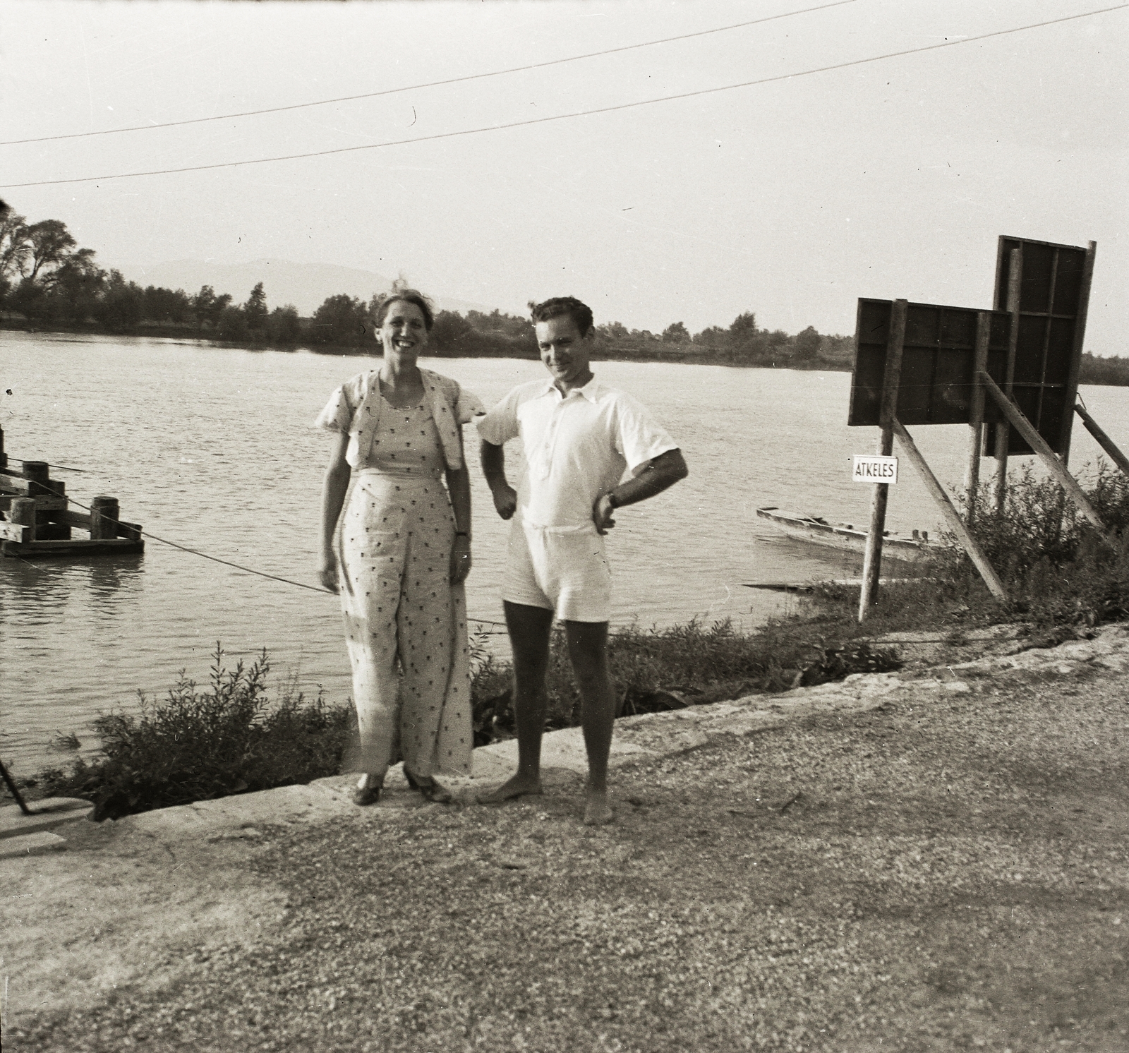 Hungary, Budakalász, Lupa-sziget., 1934, Ebner, ferry, summer, man and woman, shore, Fortepan #83732