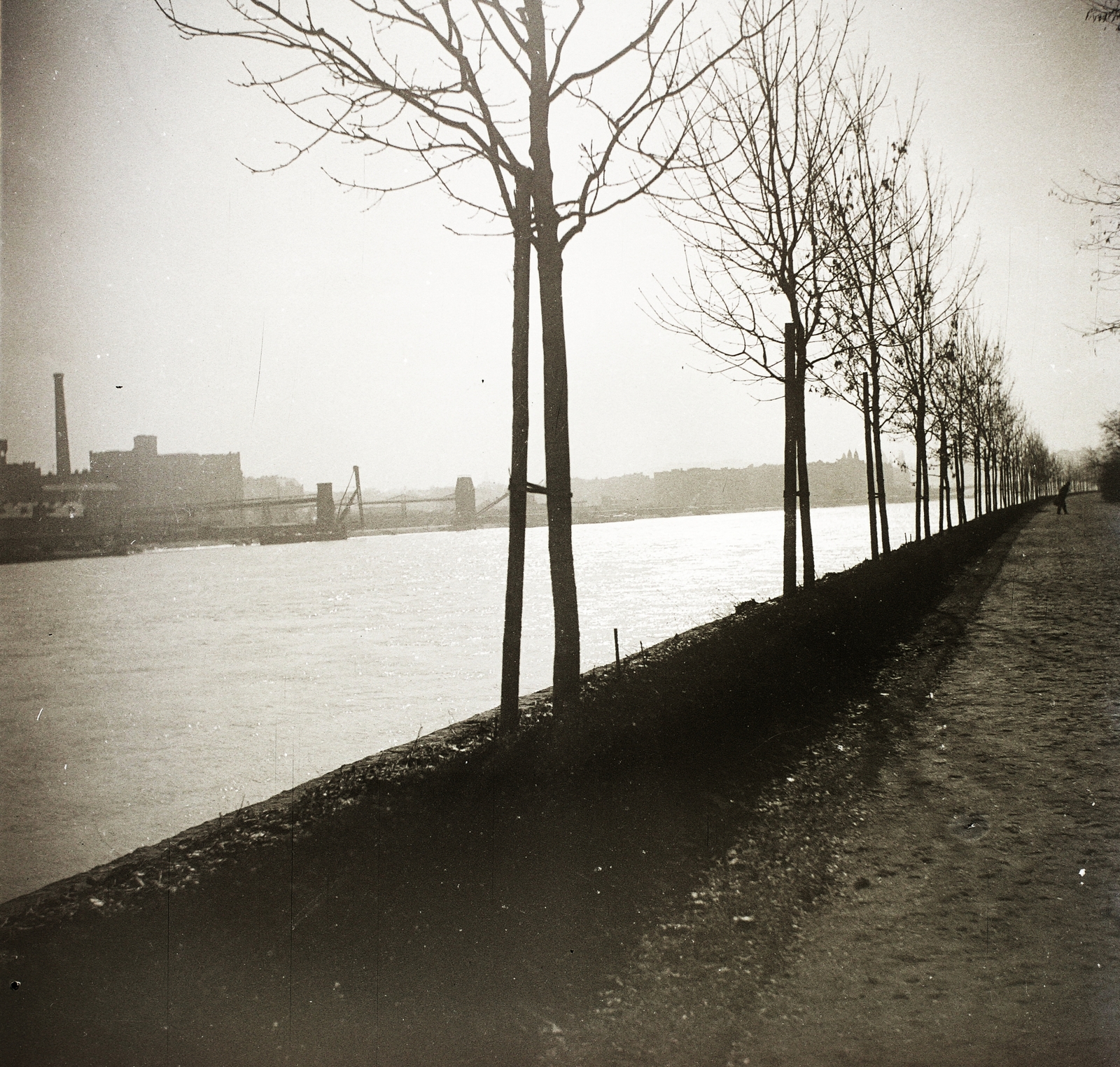 Hungary, Margit Islands, Budapest, parti sétány a Margit híd felé nézve, a Duna túlpartján az Újpesti rakpart épületei., 1934, Ebner, walkway, alley, shore, Fortepan #83740