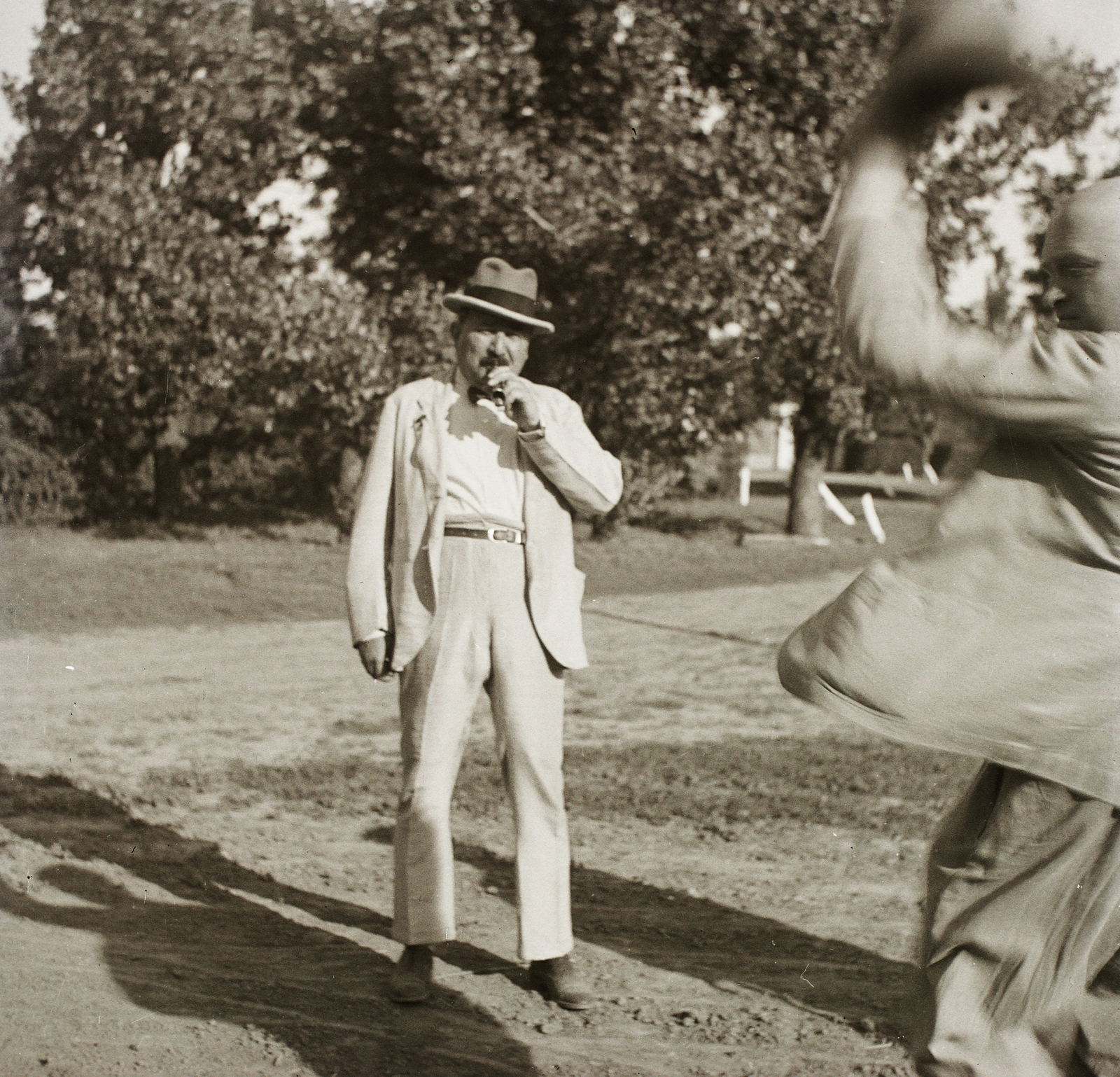 Hungary, Orosháza, dr. Konkoly Thege Sándor egyetemi tanár, államtitkár, az Országos Magyar Gazdasági Egyesület (OMGE) főtitkára az állattenyésztési vándorgyűlésen., 1935, Ebner, hat, moustache, man, bow tie, Fortepan #83749