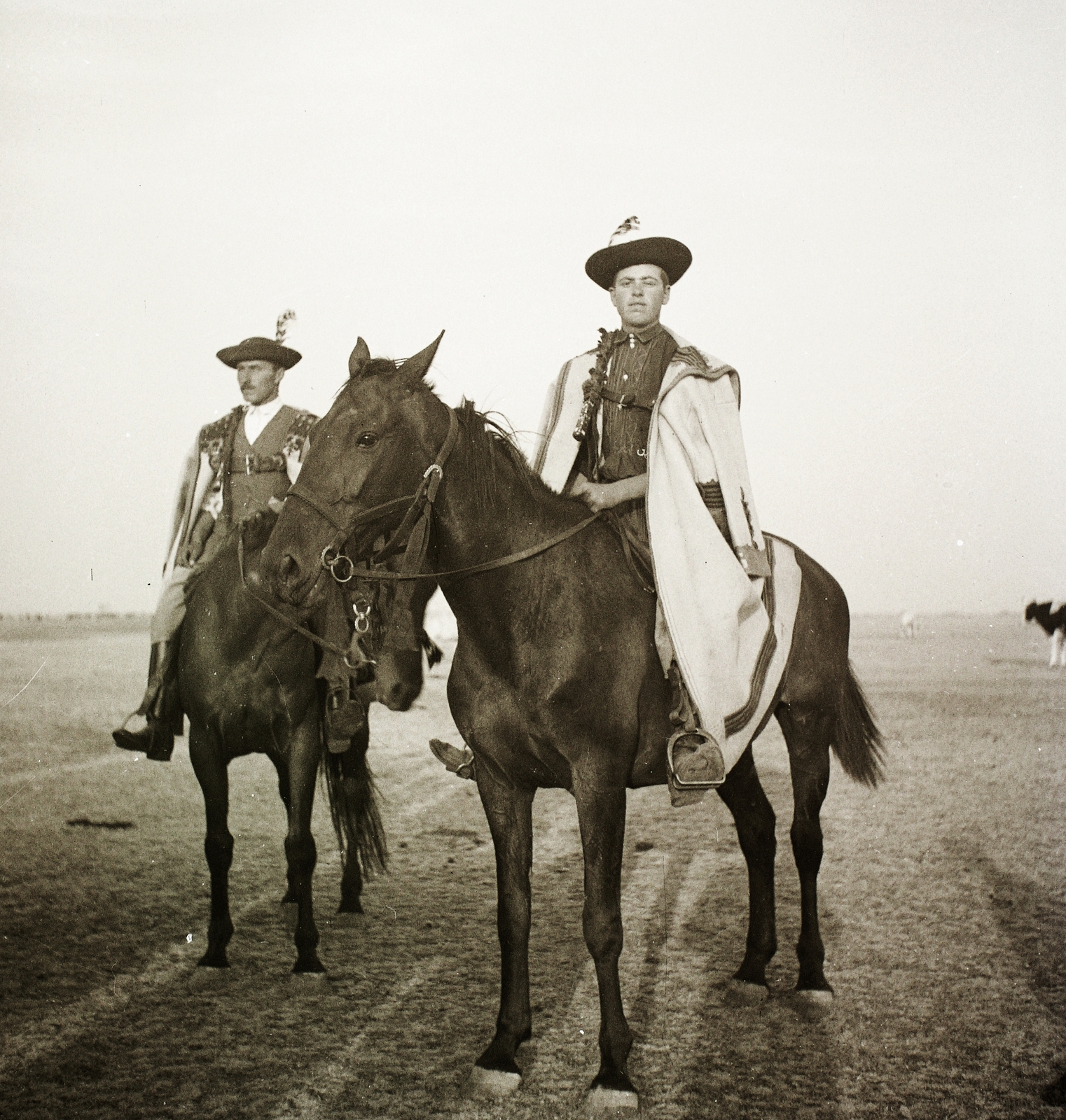 Hungary, Hortobágy, 1935, Ebner, hat, horse, folk costume, archaic mantle, Fortepan #83756