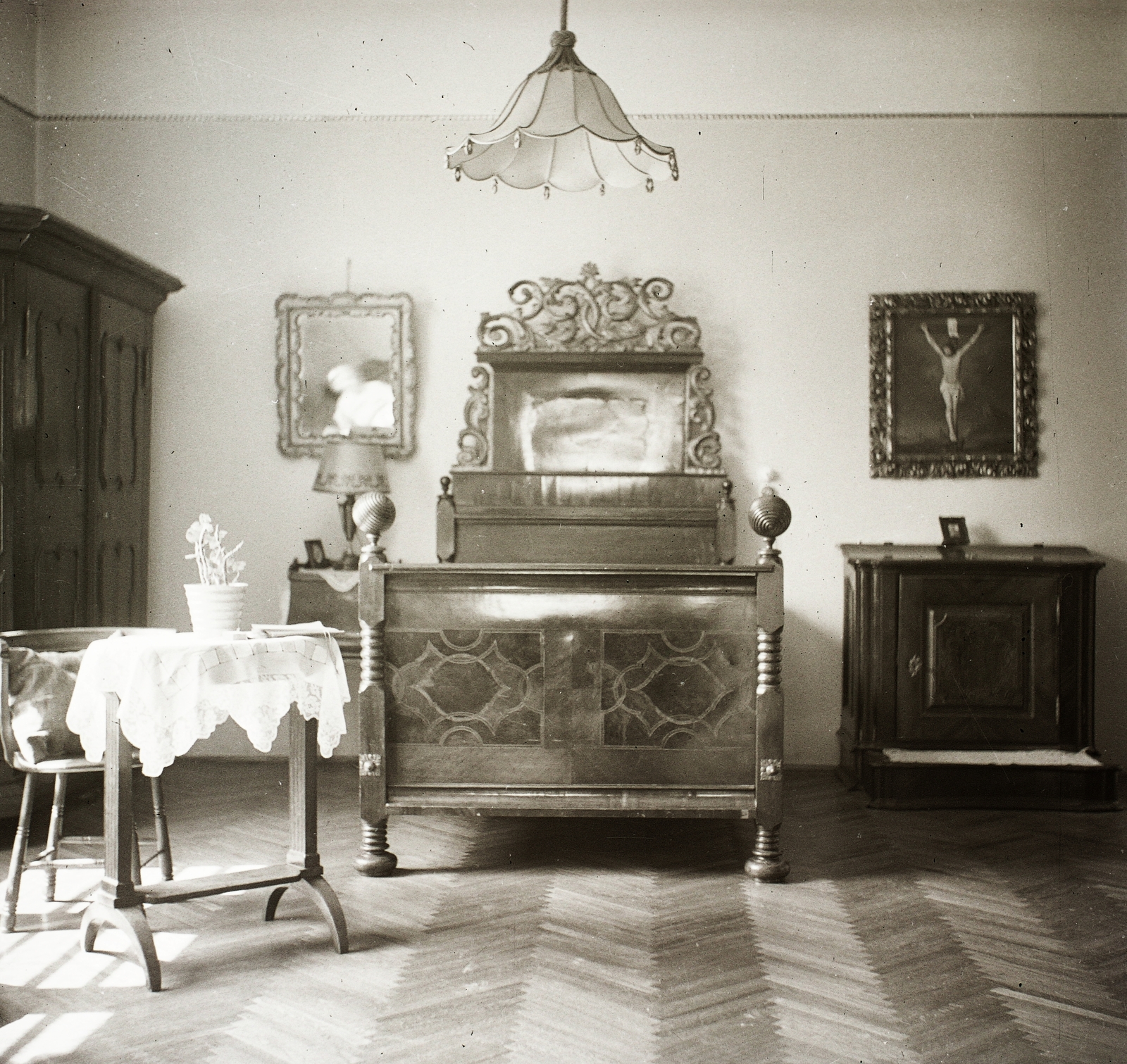 1935, Ebner, furniture, painting, interior, bed, parquet floor, lampshade, Jesus Christ-portrayal, Fortepan #83783