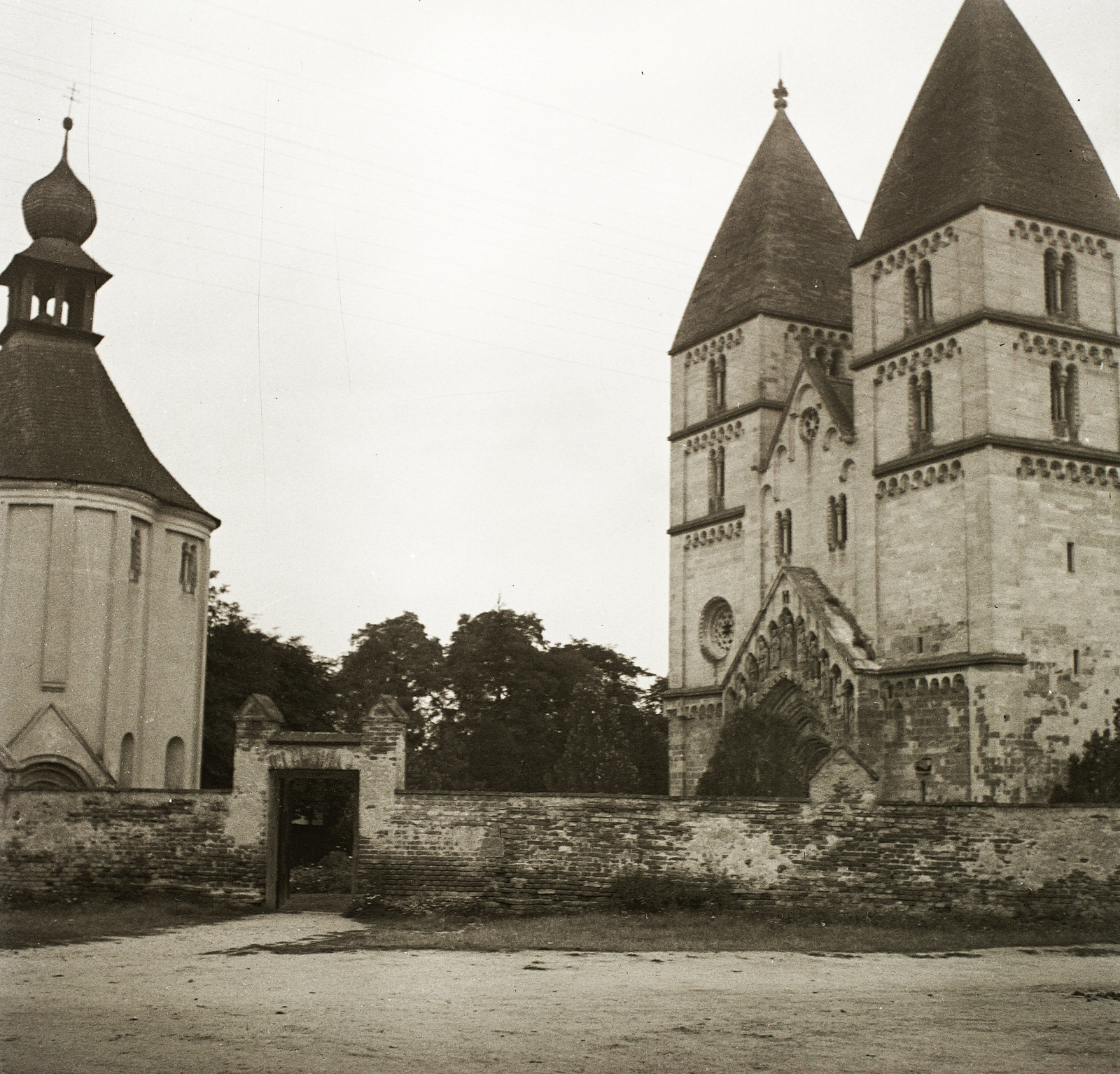 Hungary, Ják, Apátsági templom., 1936, Ebner, religion, monument, church, architecture, chapel, Romanesque Architecture, stone fence, Fortepan #83799