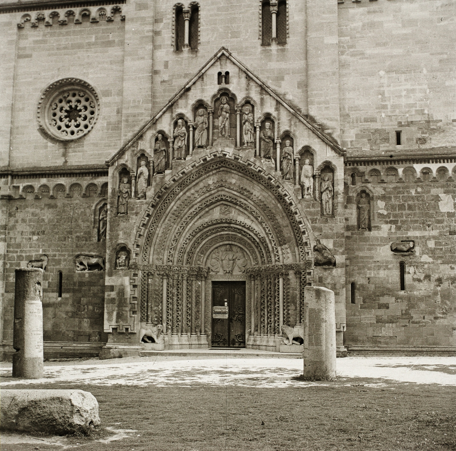 Hungary, Ják, Apátsági templom., 1936, Ebner, religion, monument, church, architecture, Romanesque Architecture, portal, Fortepan #83800