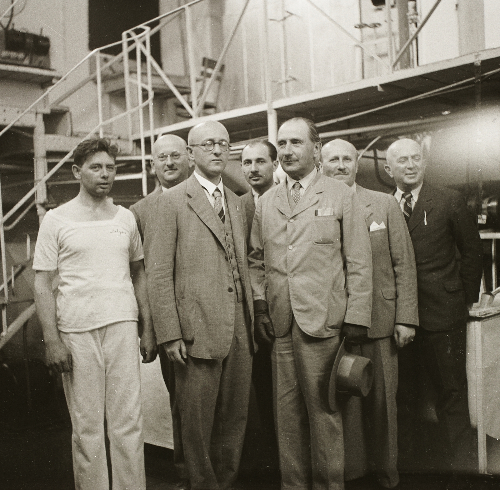 1936, Ebner, hat, tableau, men, suit, hat in hand, Fortepan #83805