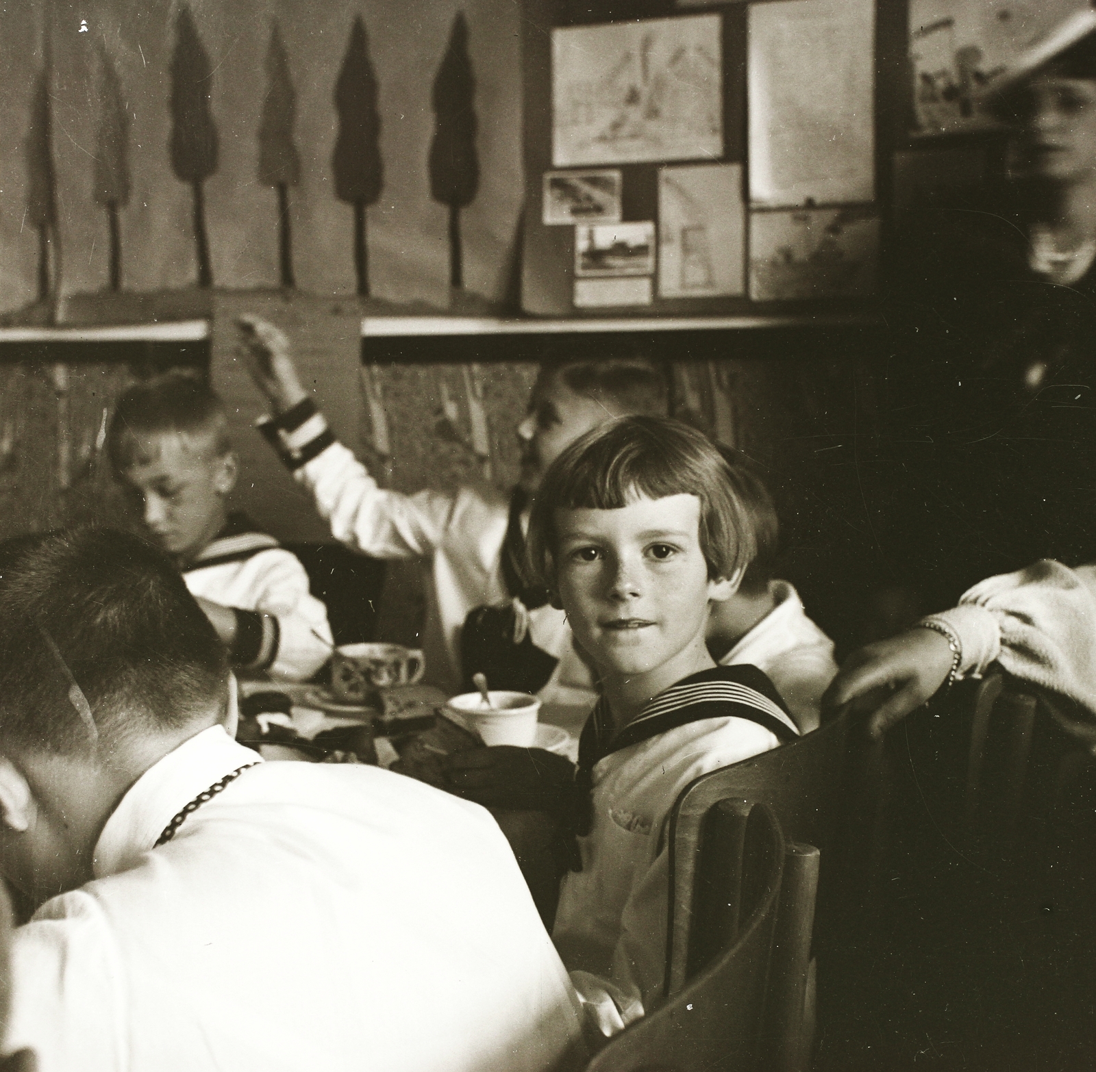 Hungary, Városmajor, Budapest XII., kakaóval és kaláccsal ünneplő elsőáldozó gyerekek., 1936, Ebner, First Communion, sailor blouse, tea party, Budapest, Fortepan #83809