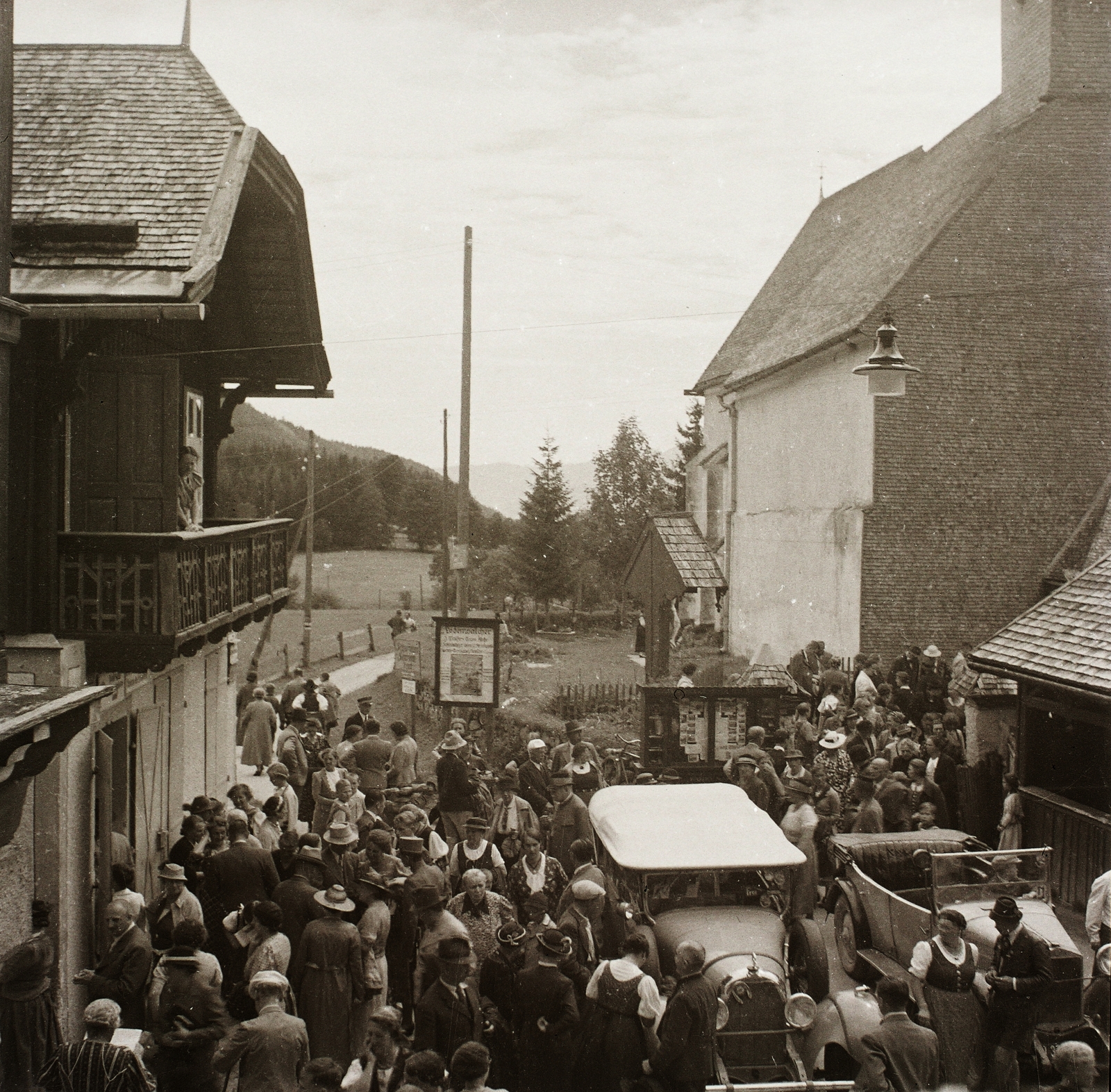 Ausztria, Ramsau am Dachstein, Kulm, a kép jobb szélén a Szent Rupert-templom., 1937, Ebner, sokadalom, Fortepan #83830