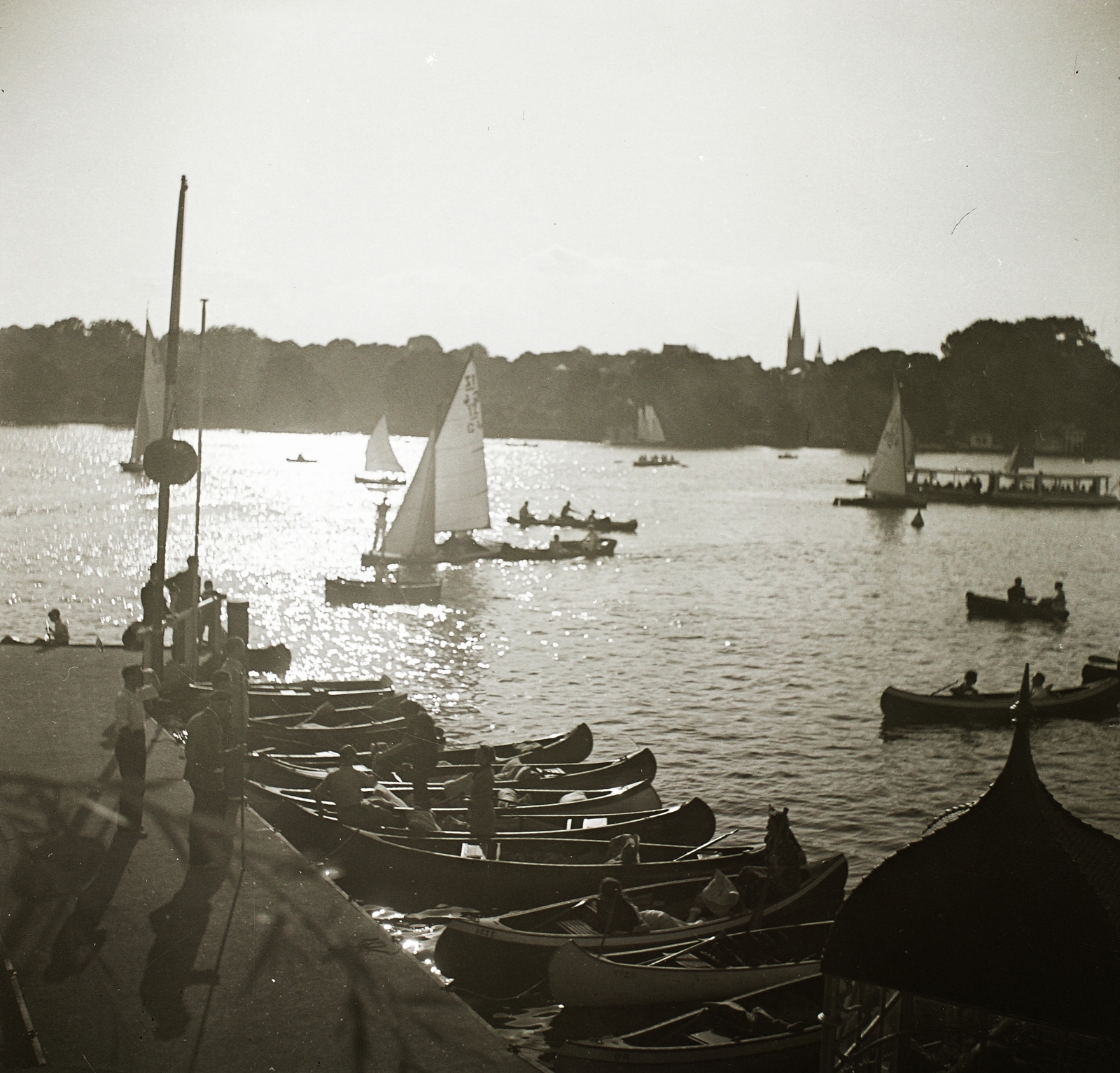 Németország, Hamburg, Külső-Alster a délkeleti partról nézve, túloldalt a Szent János-templom tornyai., 1937, Ebner, kikötő, Fortepan #83848